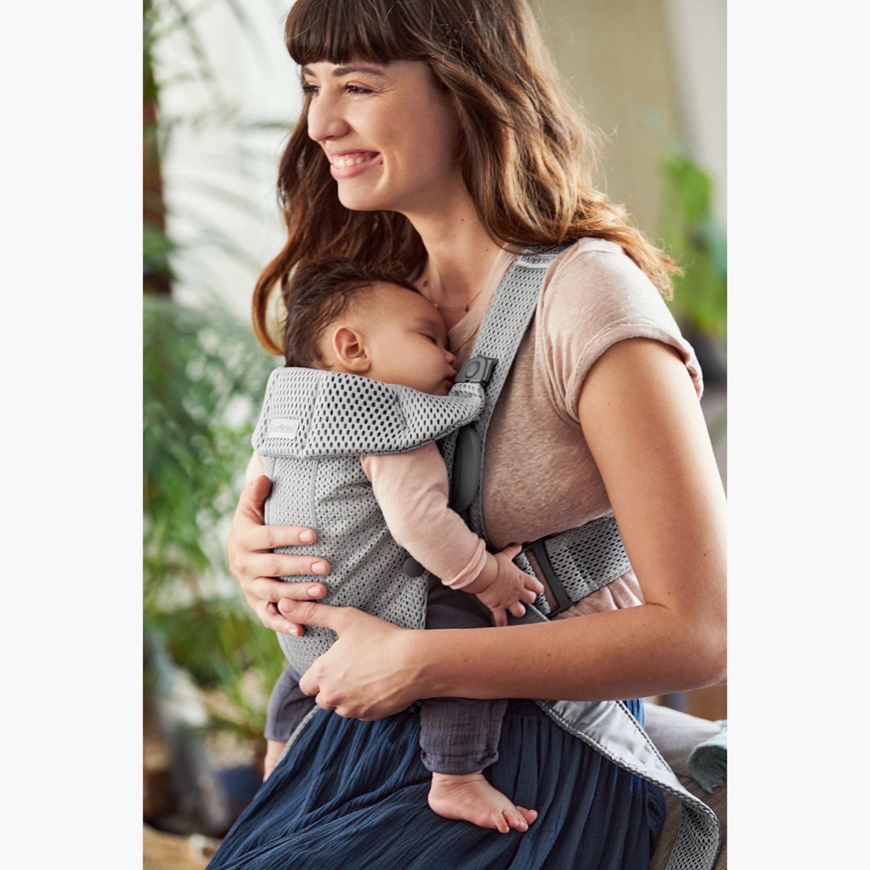 حمالة أطفال صغيرة من بيبي بيورن-baby-gear-babycarriers-image-2