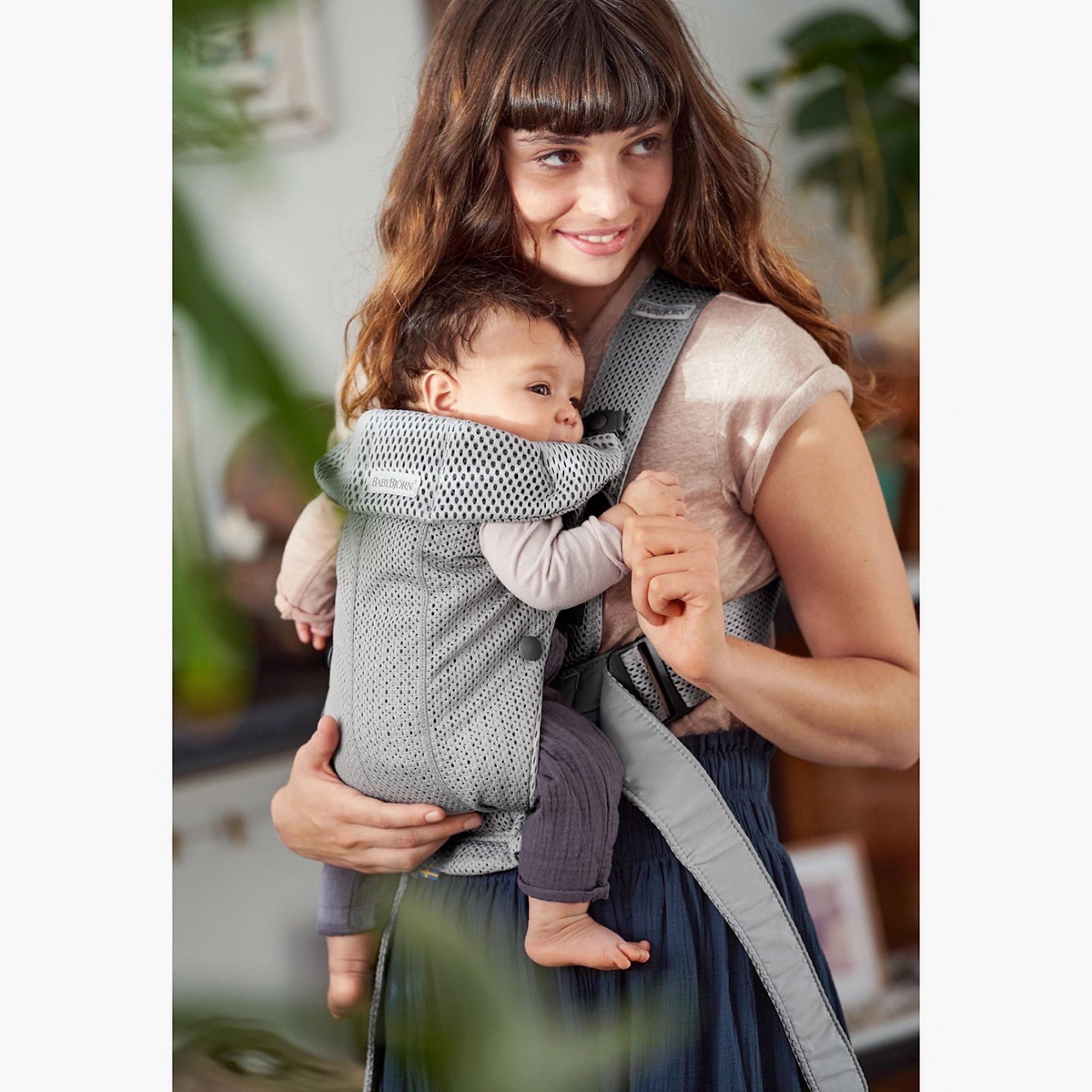 حمالة أطفال صغيرة من بيبي بيورن-baby-gear-babycarriers-image-1