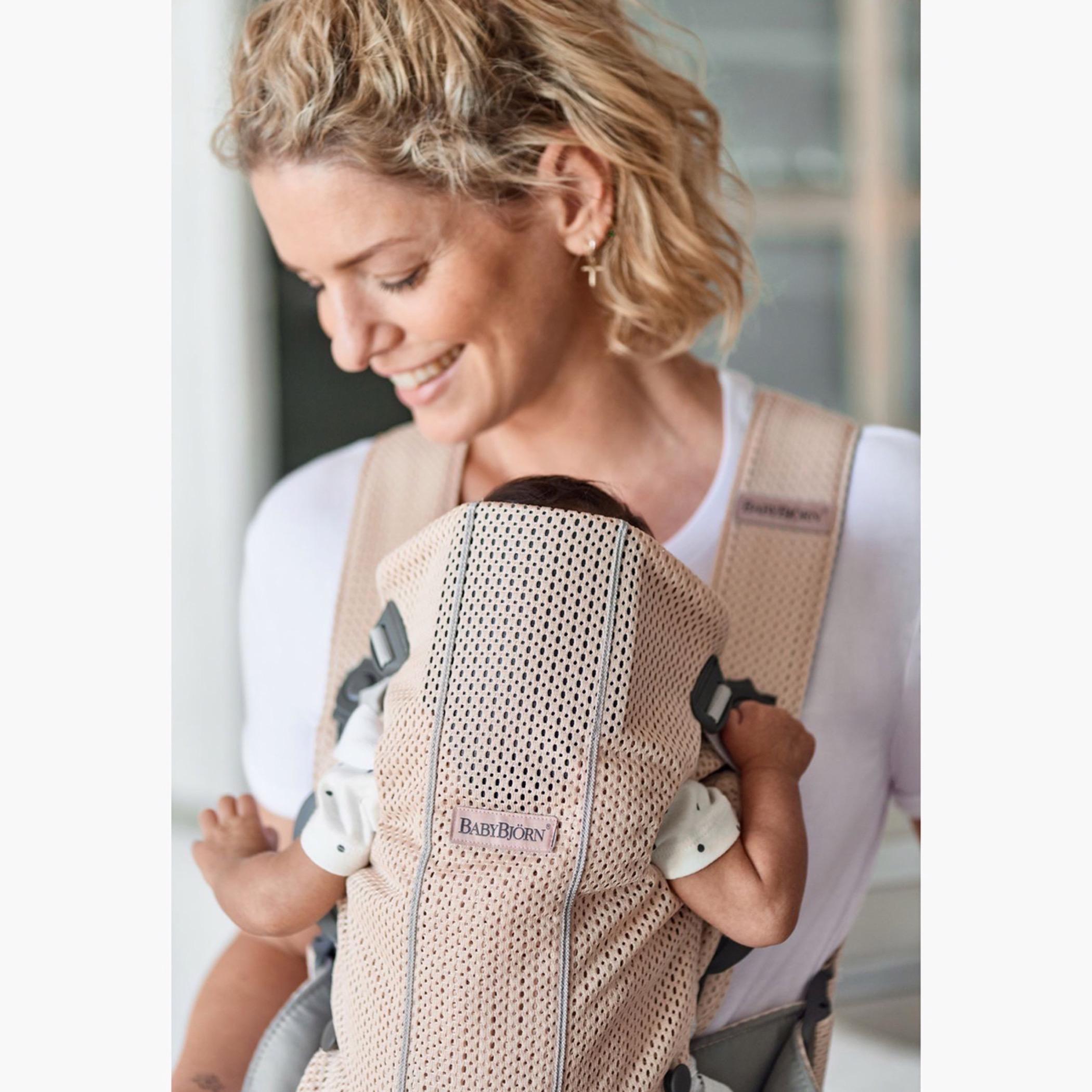 حمالة أطفال صغيرة من بيبي بيورن-baby-gear-babycarriers-image-5
