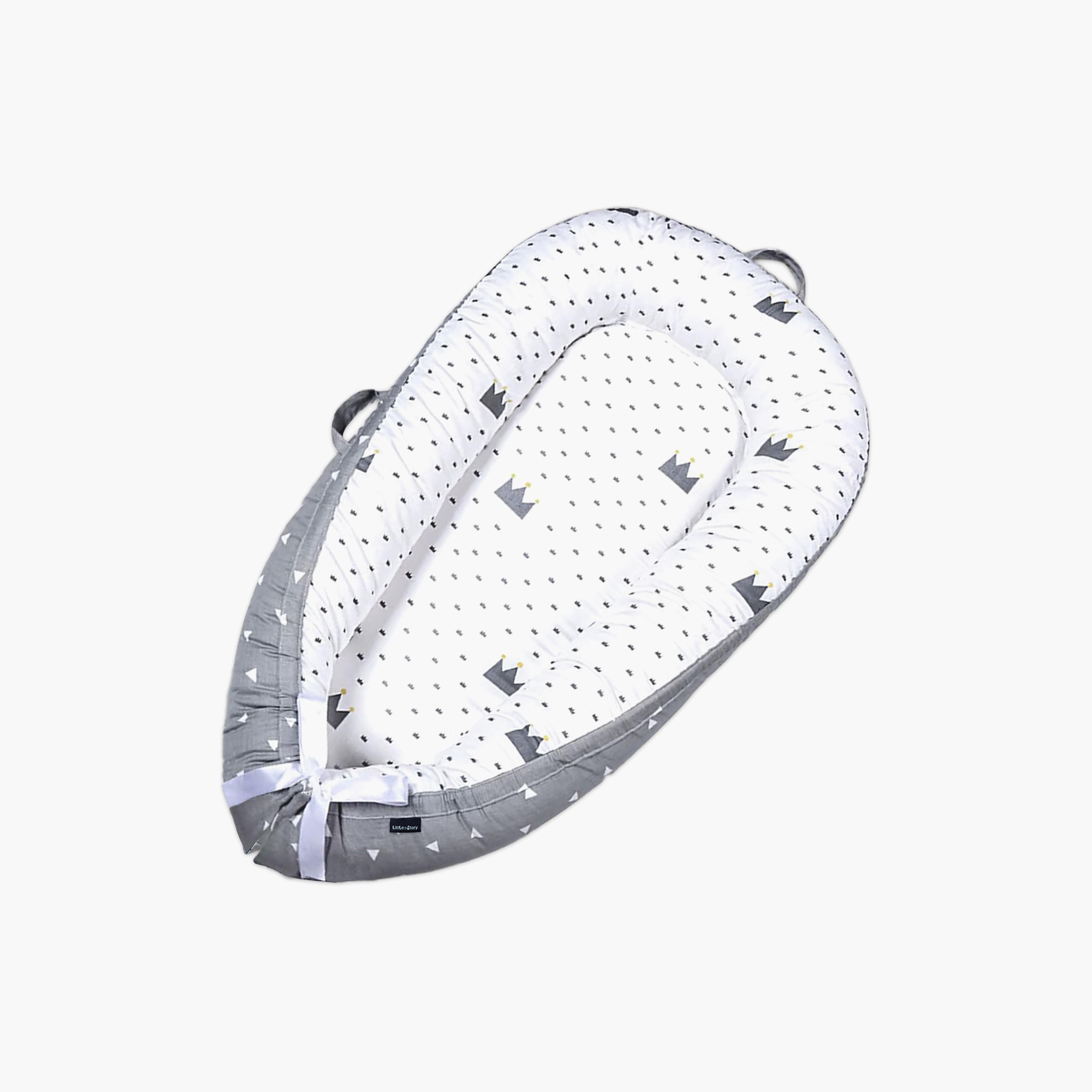 سرير حديثي الولادة محشو بالألياف بطبعات تاج من ليتل ستوري-baby-nursery-furniture-cribsandbeds-cribaccessories-image-5