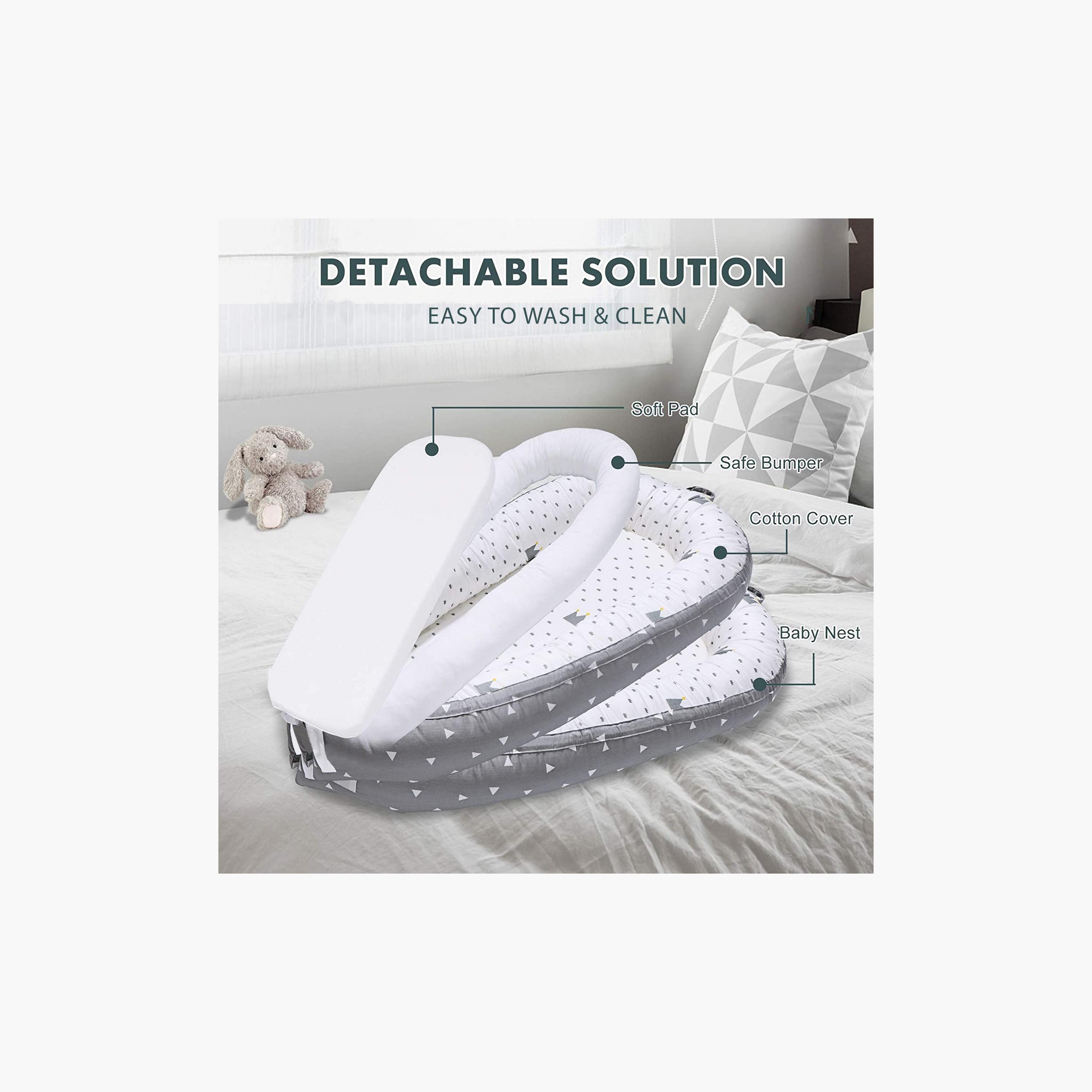 سرير حديثي الولادة محشو بالألياف بطبعات تاج من ليتل ستوري-baby-nursery-furniture-cribsandbeds-cribaccessories-image-3