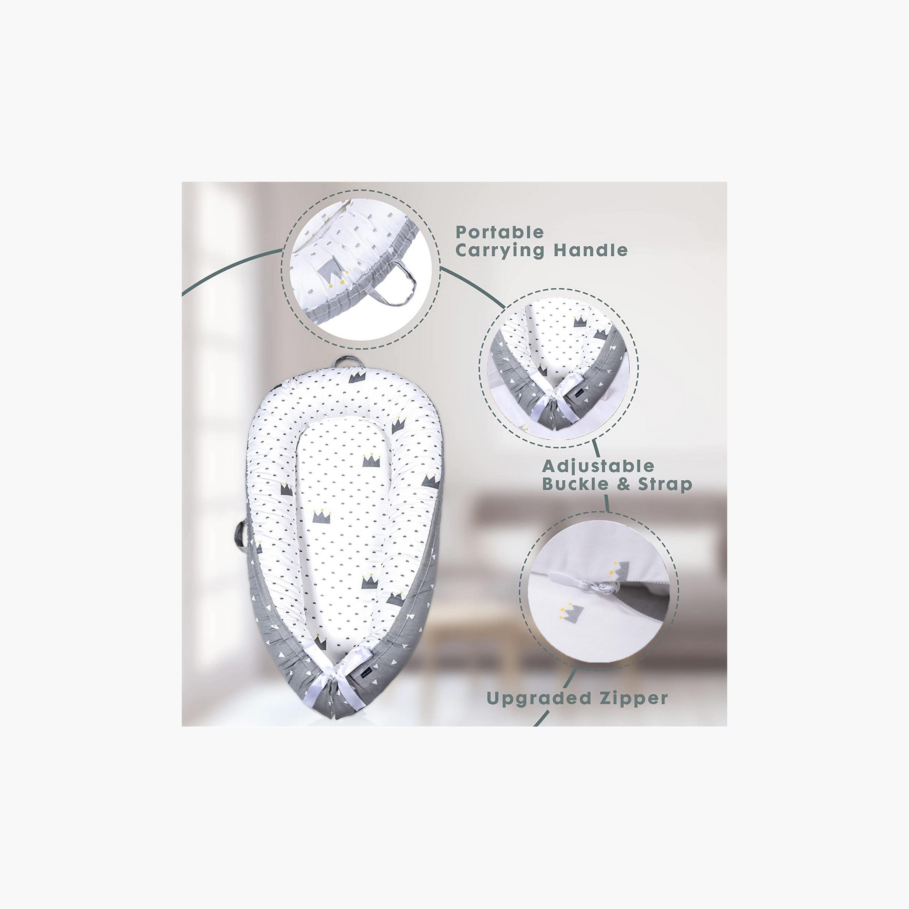 سرير حديثي الولادة محشو بالألياف بطبعات تاج من ليتل ستوري-baby-nursery-furniture-cribsandbeds-cribaccessories-image-1