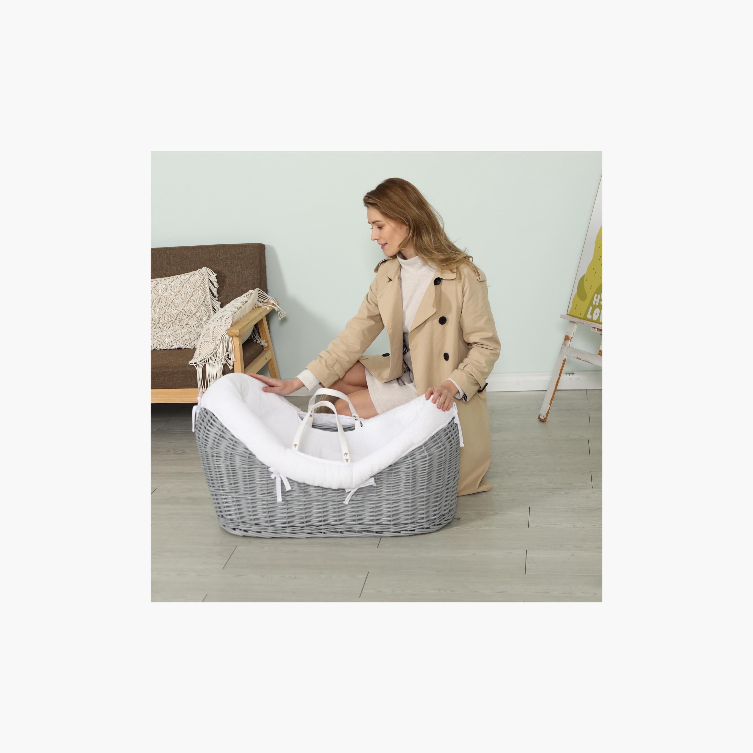 سلة موسى للرضع من الخوص مع فراش وافل - رمادي خشبي-baby-nursery-furniture-mosesbaskets-image-4