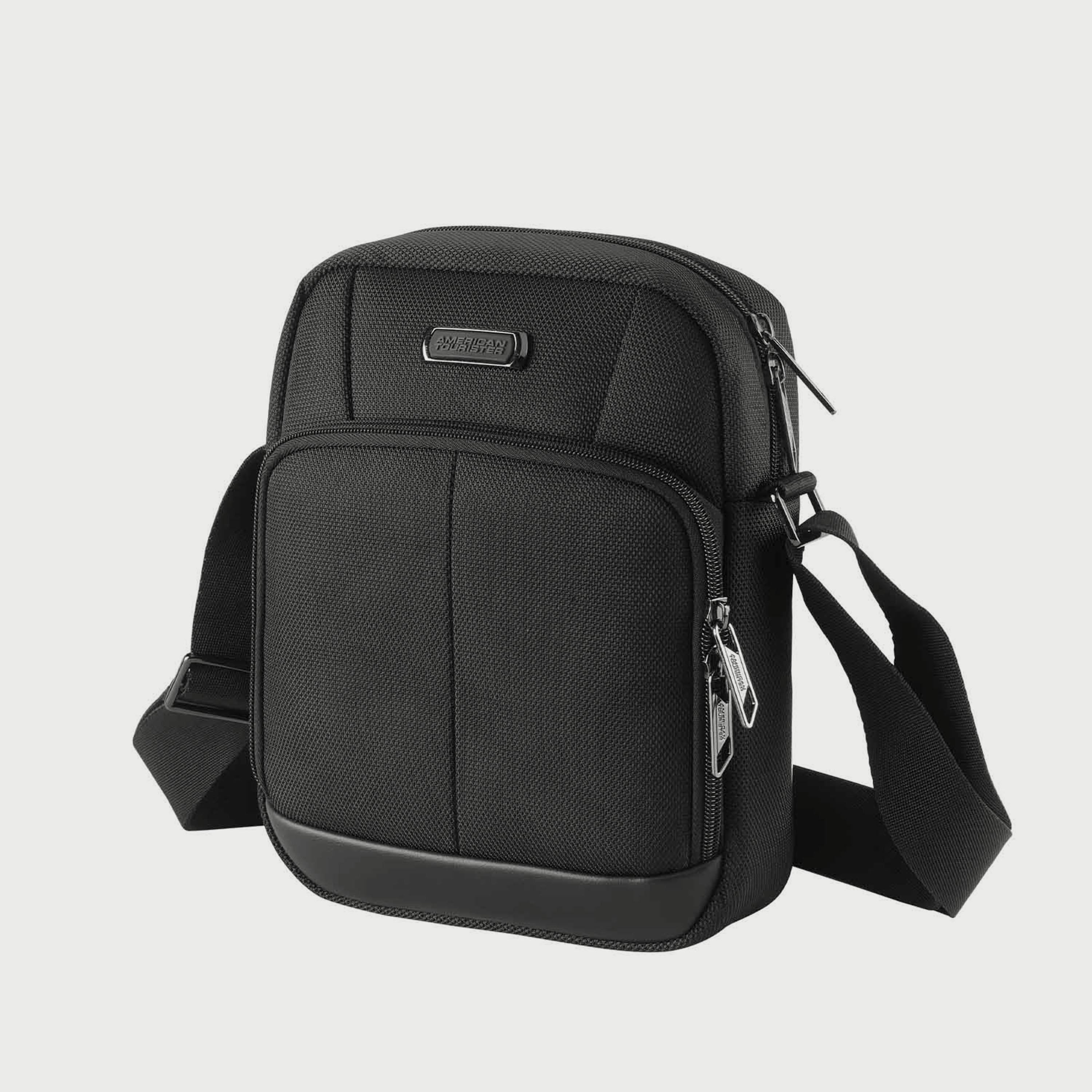 حقيبة كتف من أمريكان توريستر باس مع سوداء اللون -travel-accessories-image-2