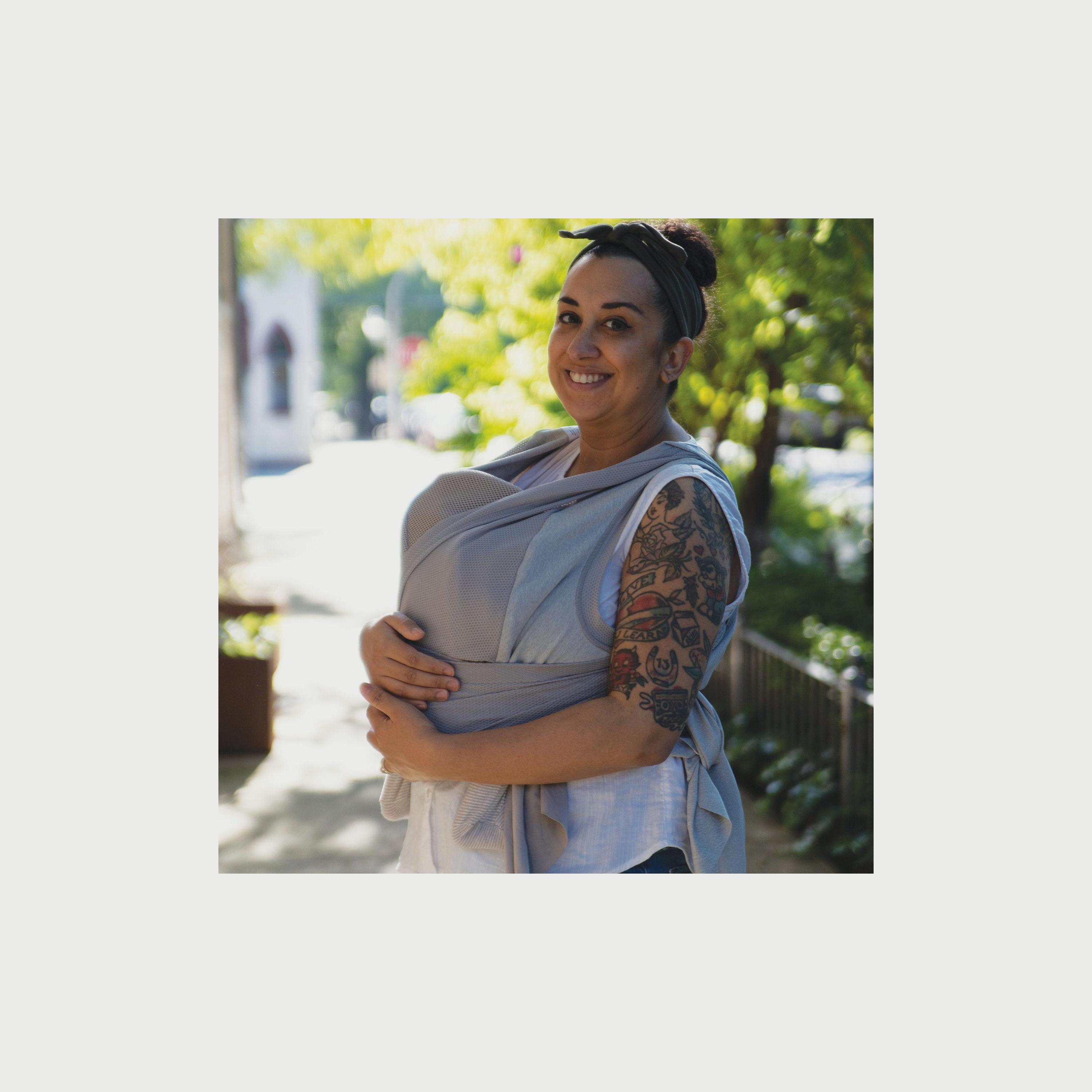 حمالة الأطفال بوبي كومفي هاج من شيكو، فضي أخضر-baby-gear-babycarriers-image-3