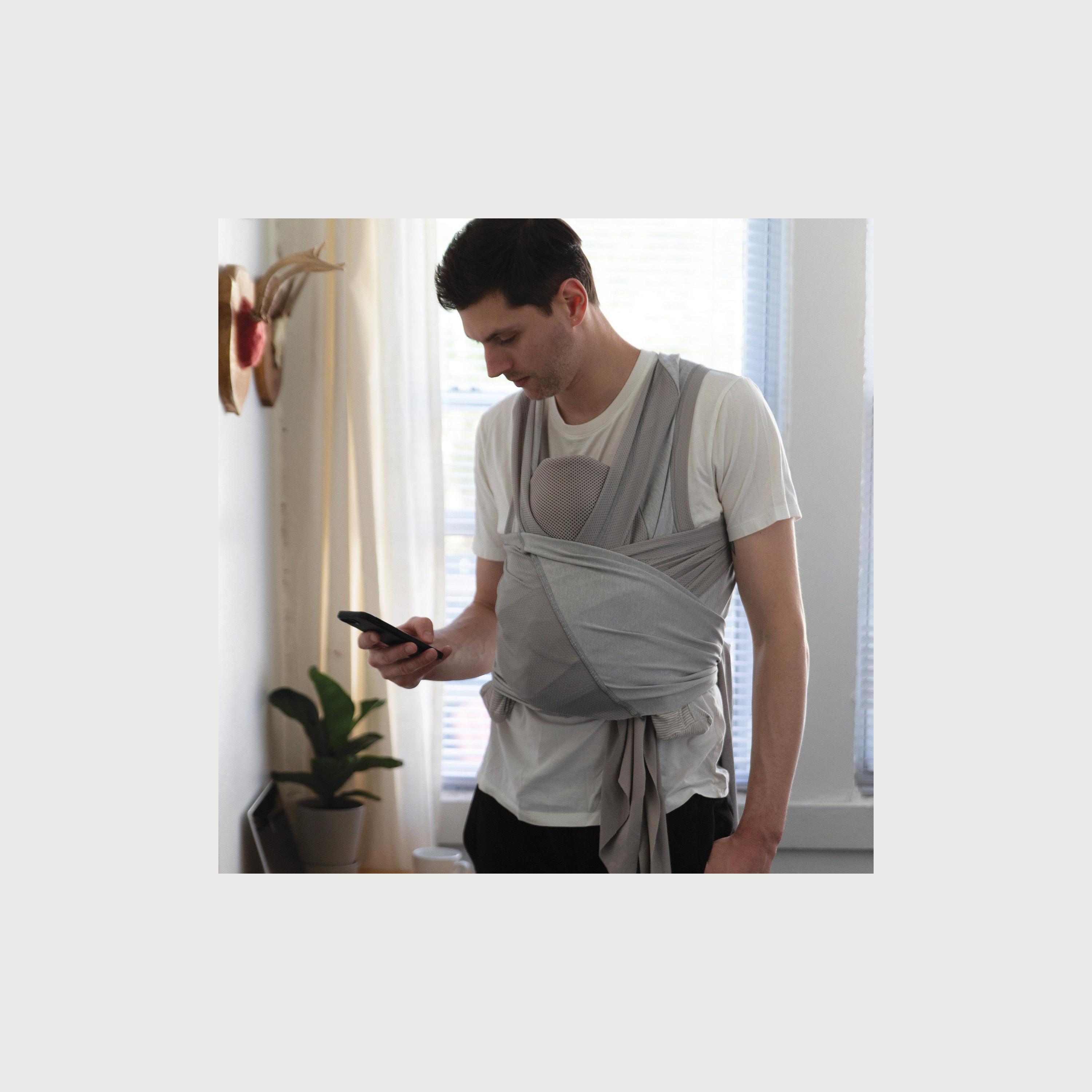 حمالة الأطفال بوبي كومفي هاج من شيكو، فضي أخضر-baby-gear-babycarriers-image-2