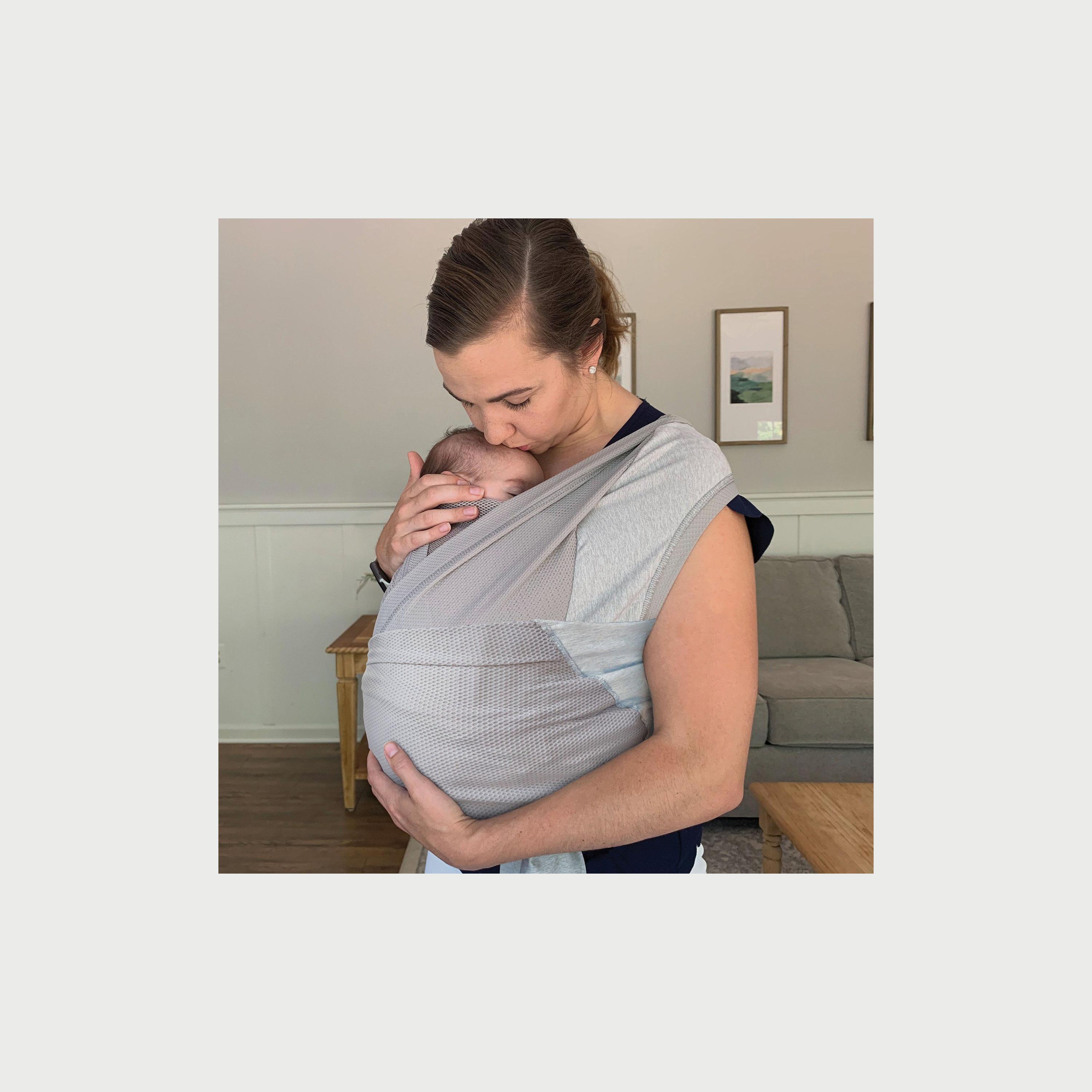 حمالة الأطفال بوبي كومفي هاج من شيكو، ثلجي-baby-gear-babycarriers-image-4