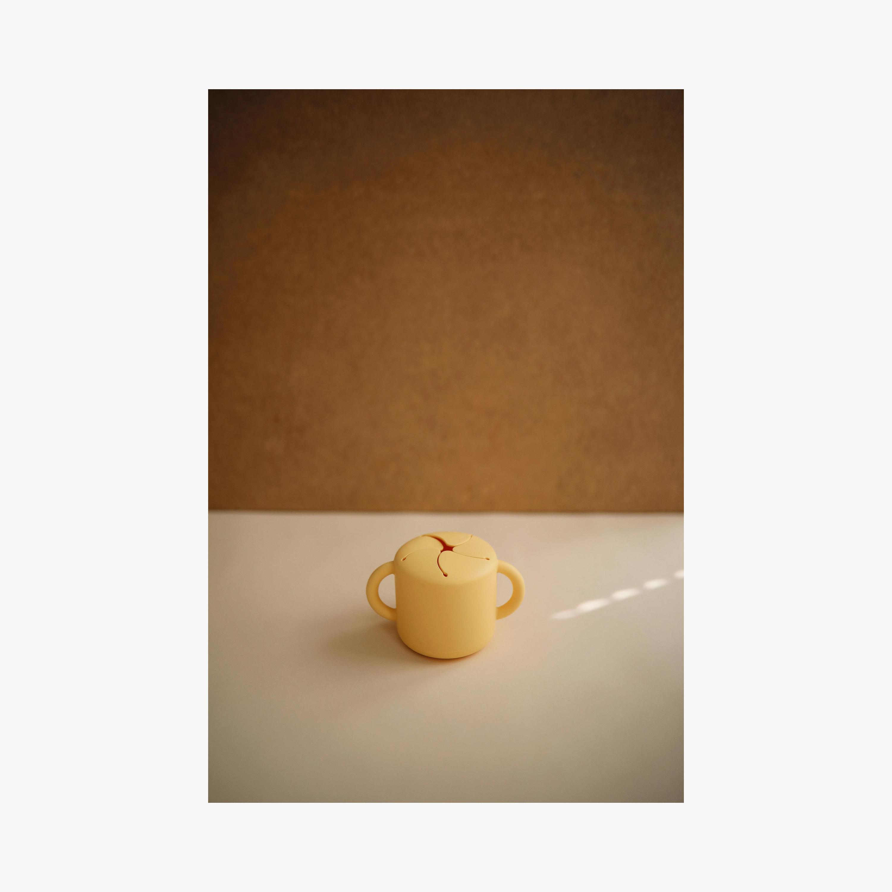 Mushie Snack Cup Pale Daffodil-baby-feeding-mealtimeessentials-image-3