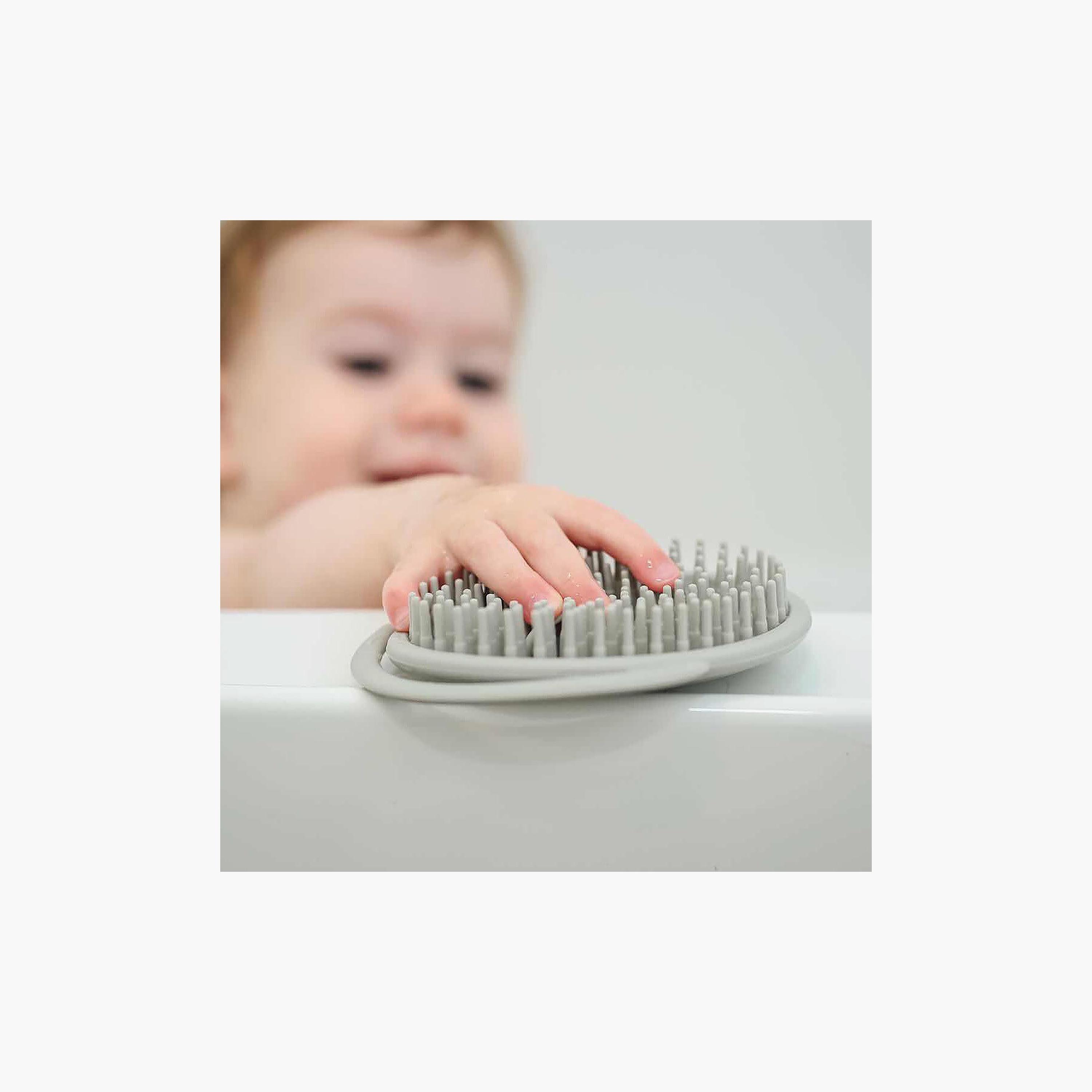 Haakaa Silicone Shampoo Brush, Grey-baby-bathandcare-hairbodyskincare-image-3