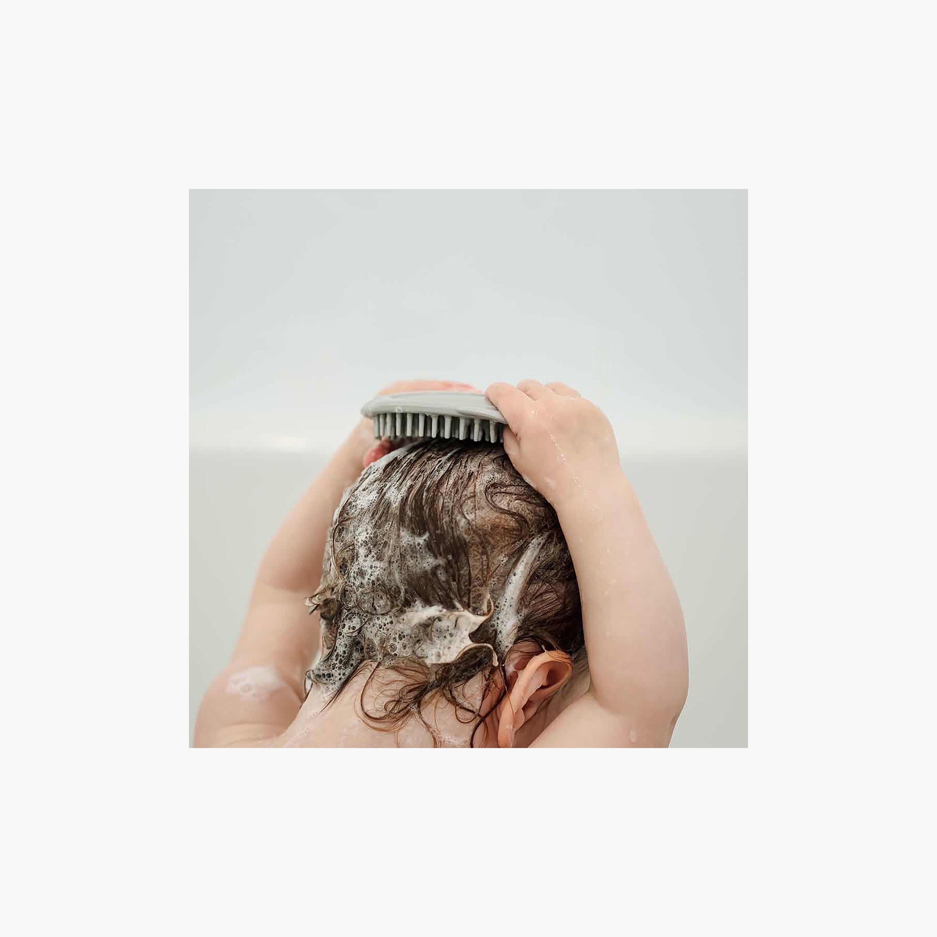 Haakaa Silicone Shampoo Brush, Grey-baby-bathandcare-hairbodyskincare-image-4