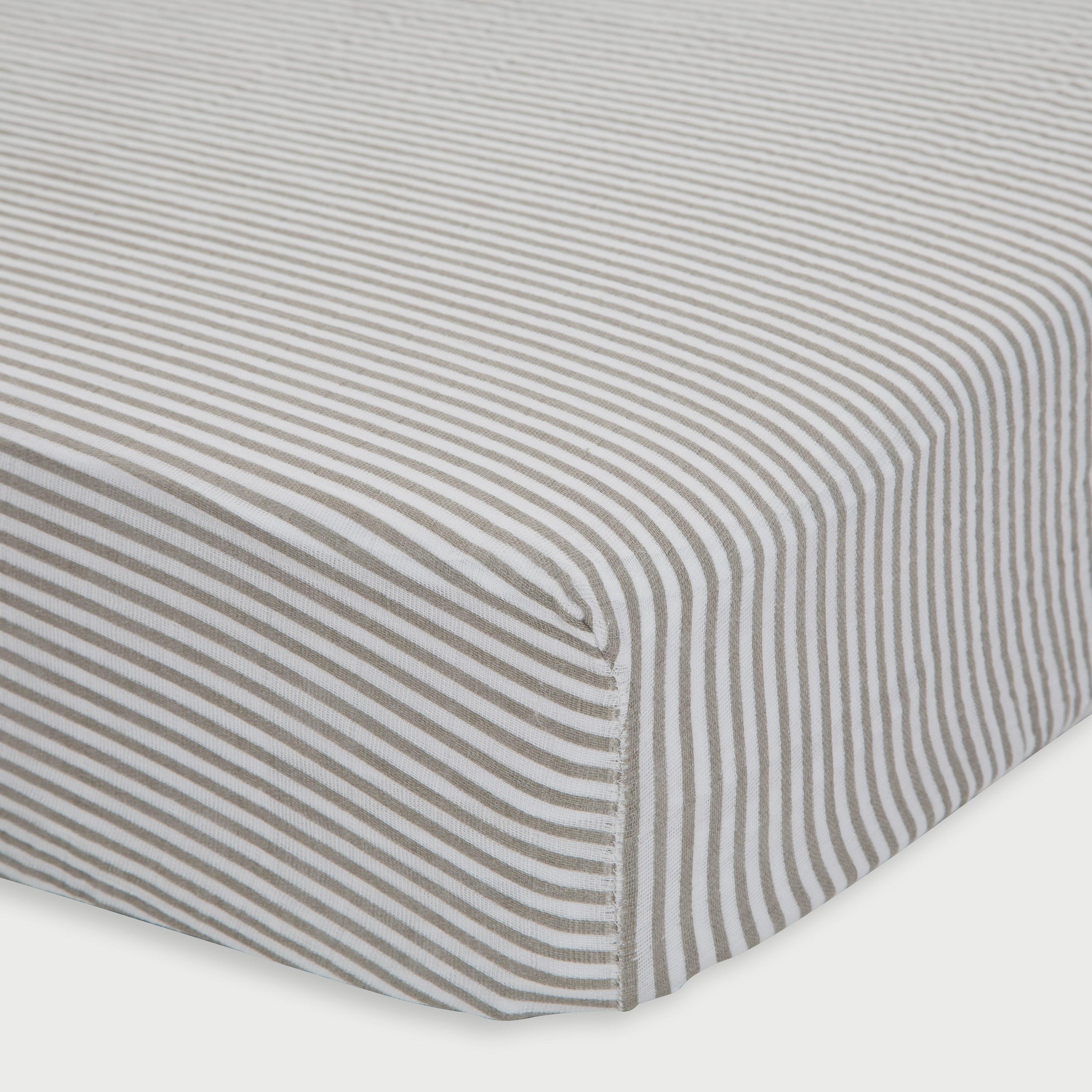 ملاءة سرير من شاش القطن من ليتل يوني كورن, رمادي مخطط-baby-nursery-babybedding-image-2