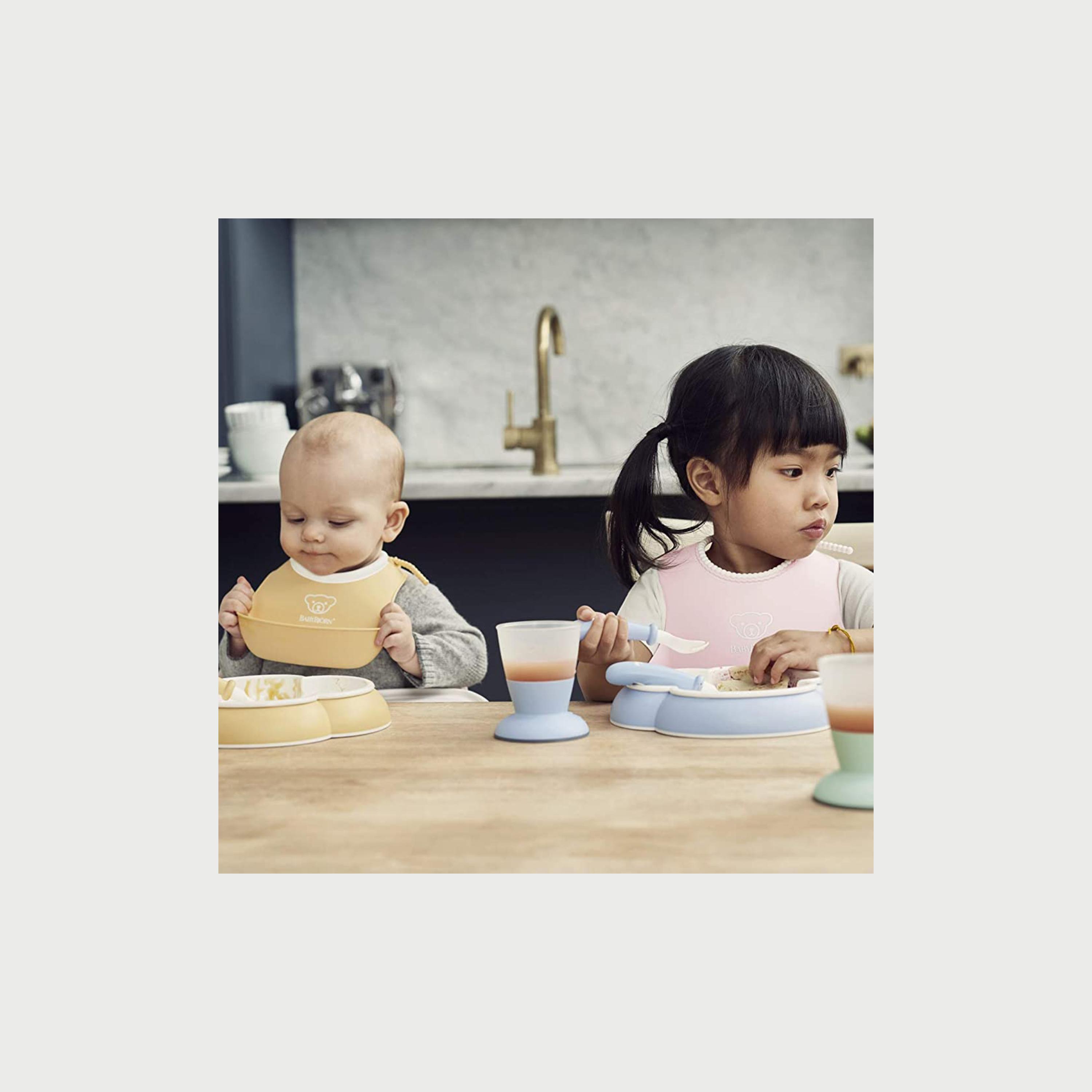 مريلة للأطفال من بيبي بيورن باللون الأخضر-baby-feeding-bibs-image-2