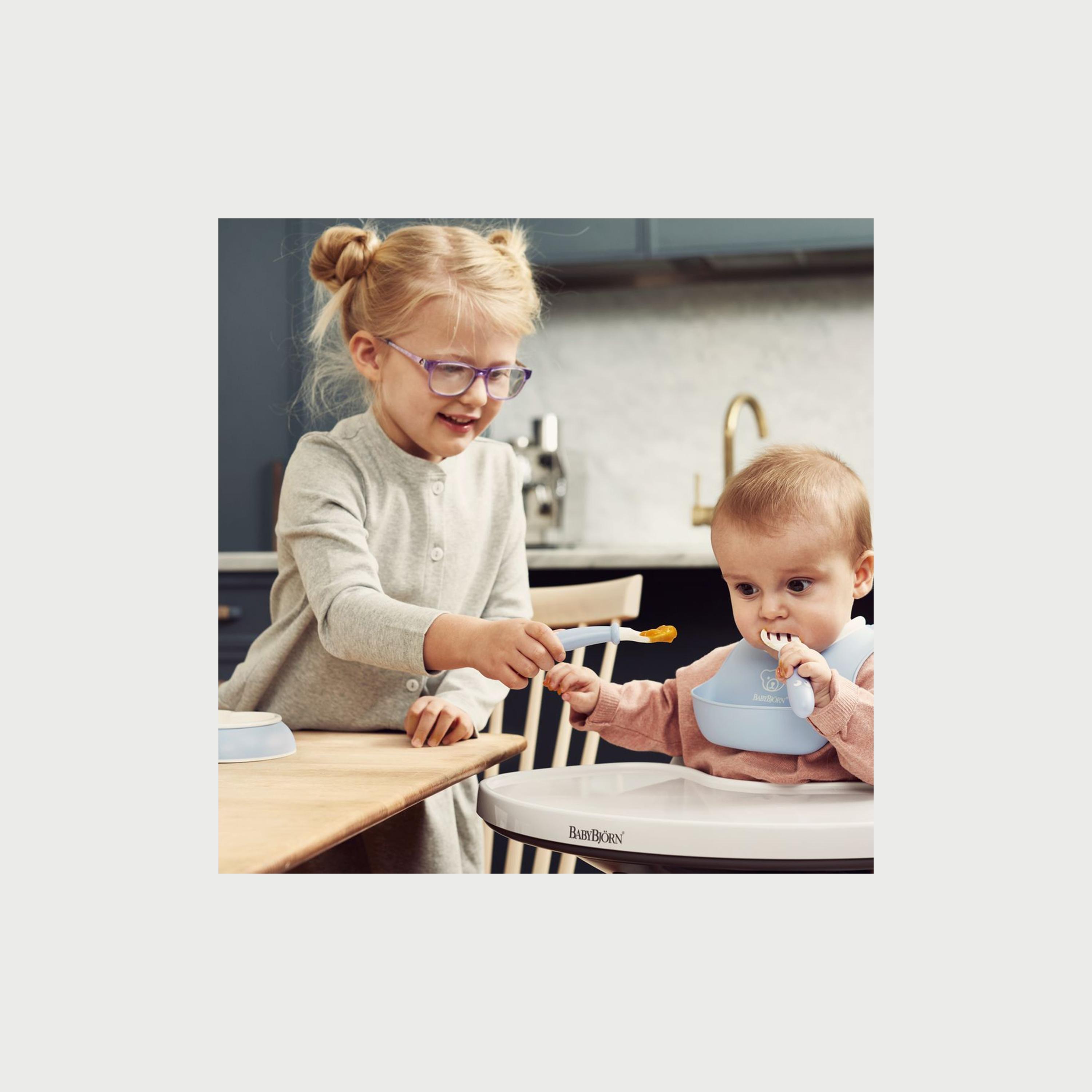 مجموعة أدوات الطعام من بيبي بيورن، أزرق-baby-feeding-mealtimeessentials-image-4