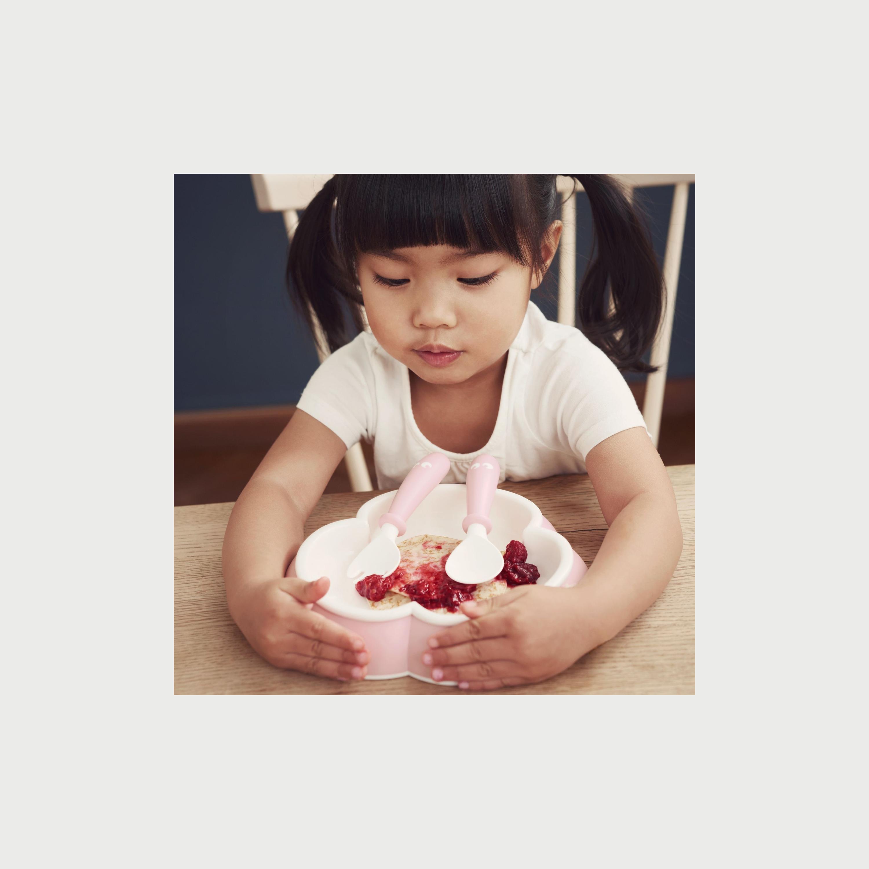 مجموعة أدوات الطعام 4 قطع من بيبي بيورن (وردي)-baby-feeding-mealtimeessentials-image-2