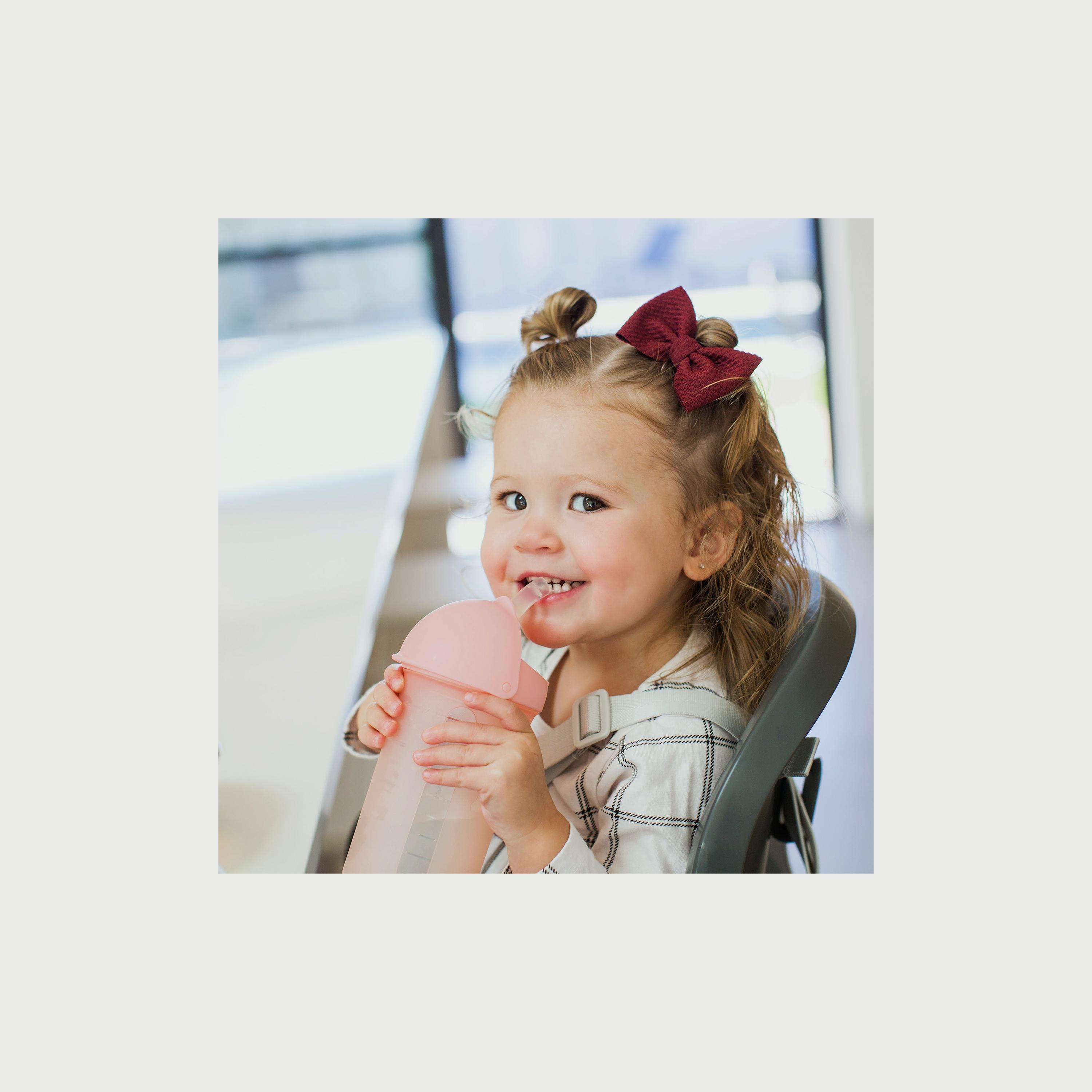 زجاجة سيليكون بماصة 10 أونصة من بوون - وردي-baby-feeding-mealtimeessentials-image-1