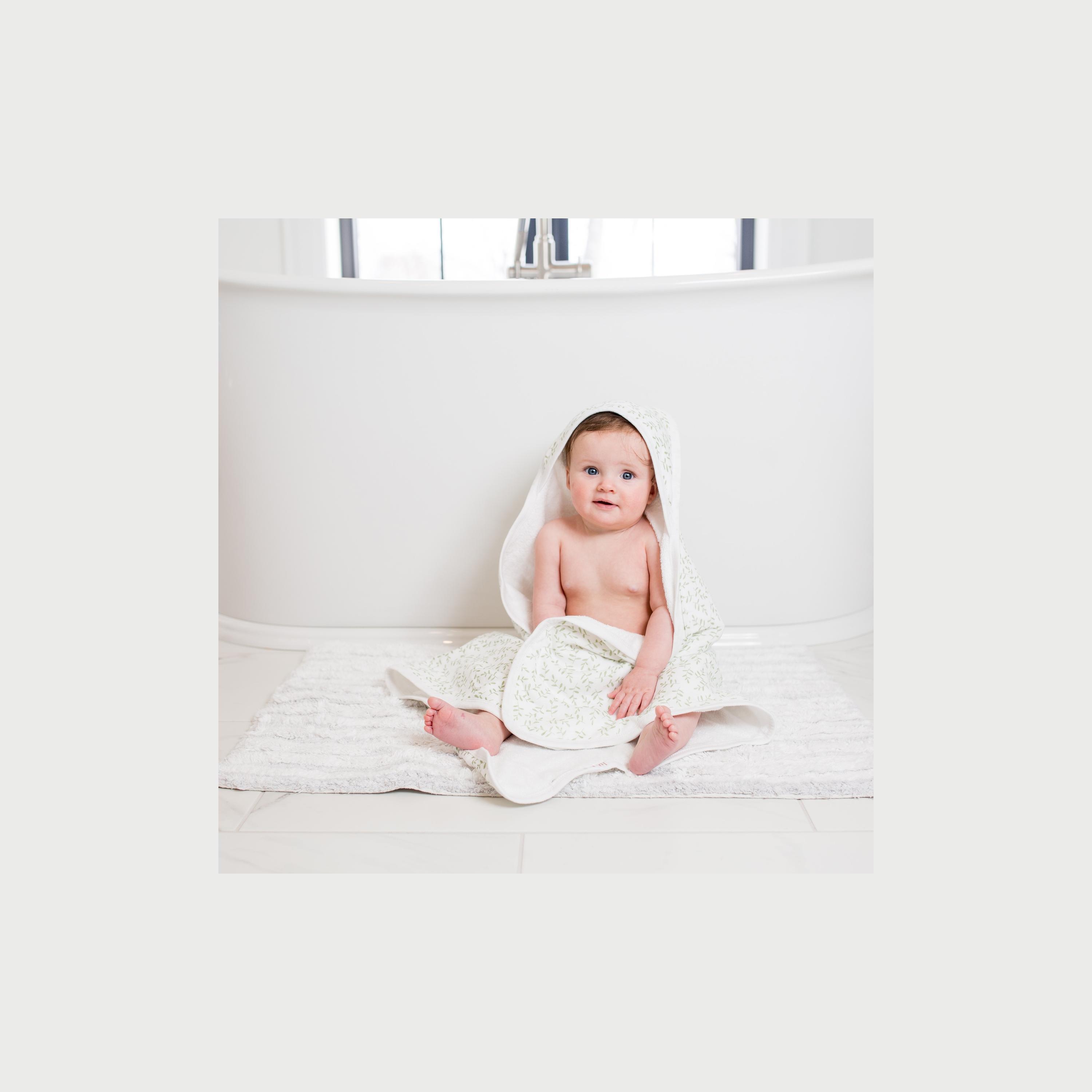 منشفة للرضّع بقبّعة من لولوچو بيبي - جرينيري - 25x25x5 سم-baby-bathandcare-towels-image-4