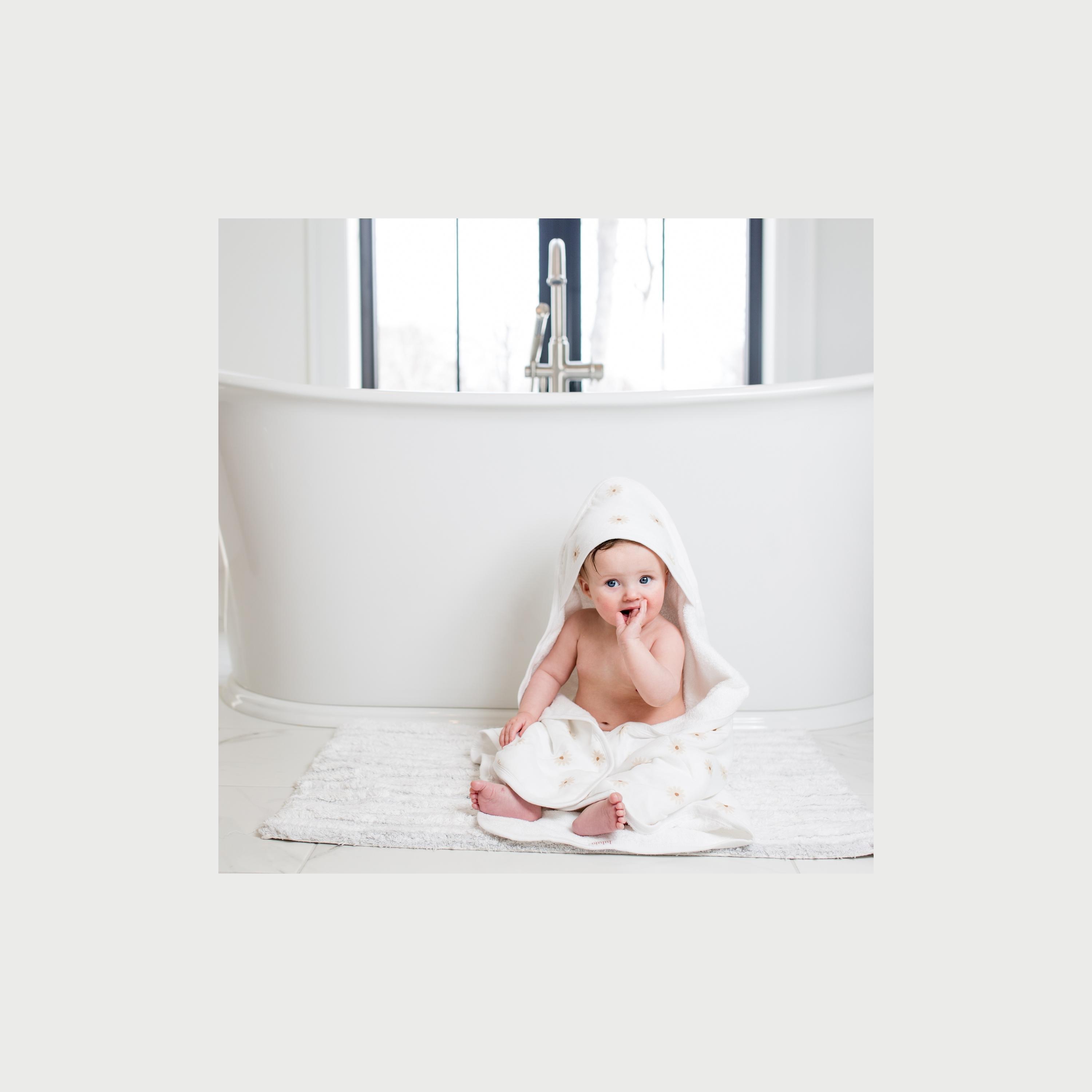 منشفة للرضّع بقبّعة من لولوچو بيبي - دايزيس - 25 x 25 x 5 سم-baby-bathandcare-towels-image-3