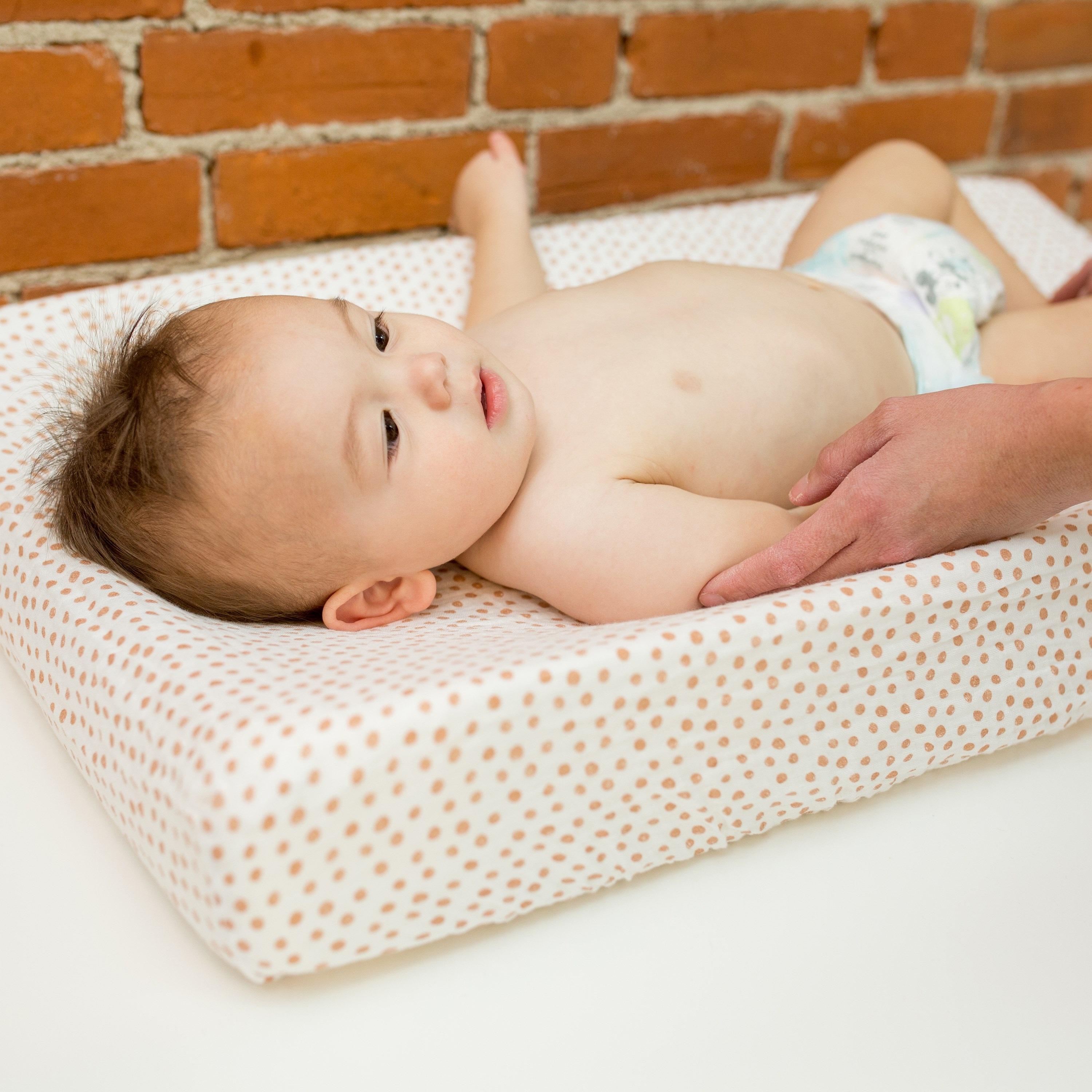 Lulujo Muslin Change Pad Cover, 80cm x 40cm, Dots-baby-diapering-changingmats-image-2