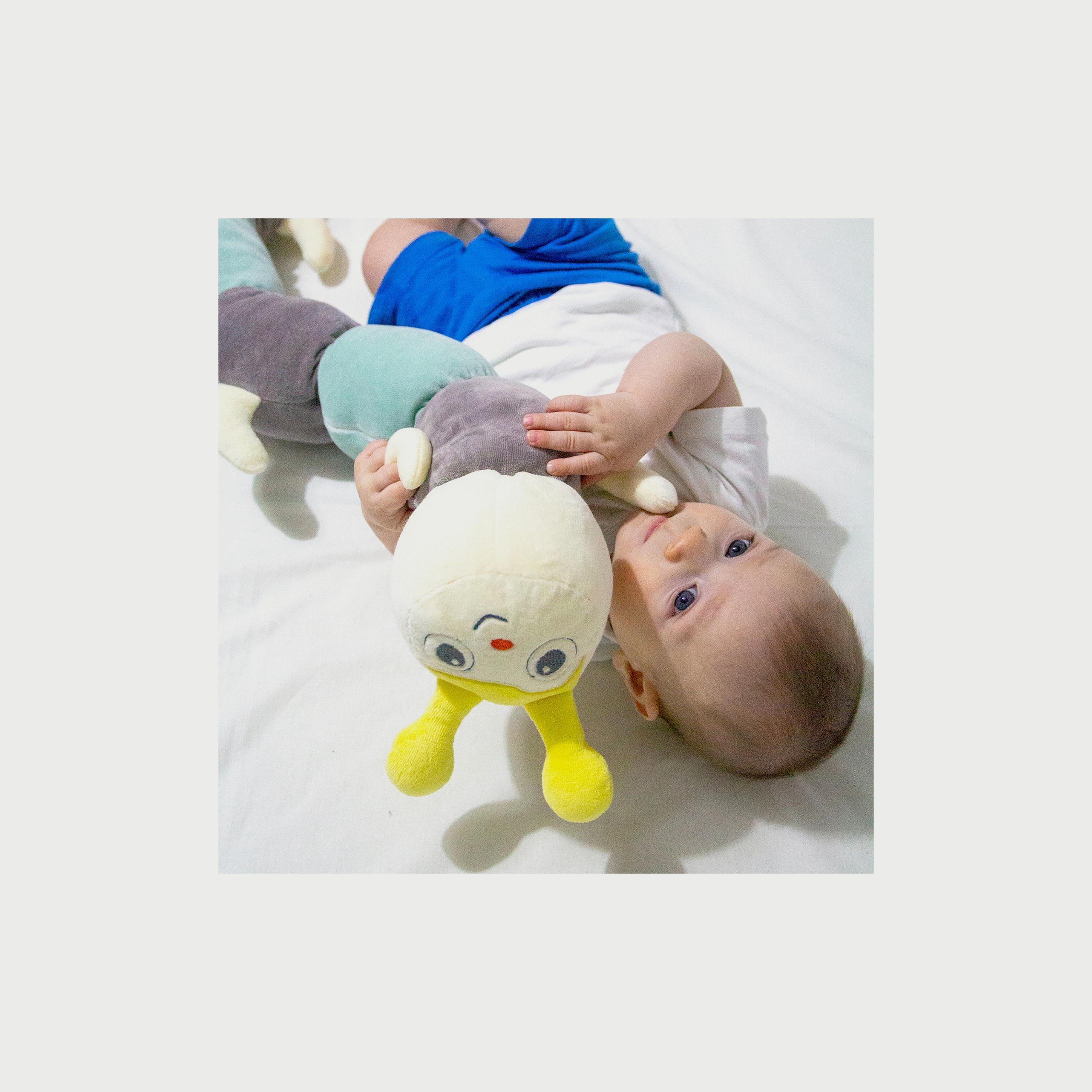وسادة مخملية بتصميم يرقة من بيبي جيم-baby-nursery-babybedding-image-5
