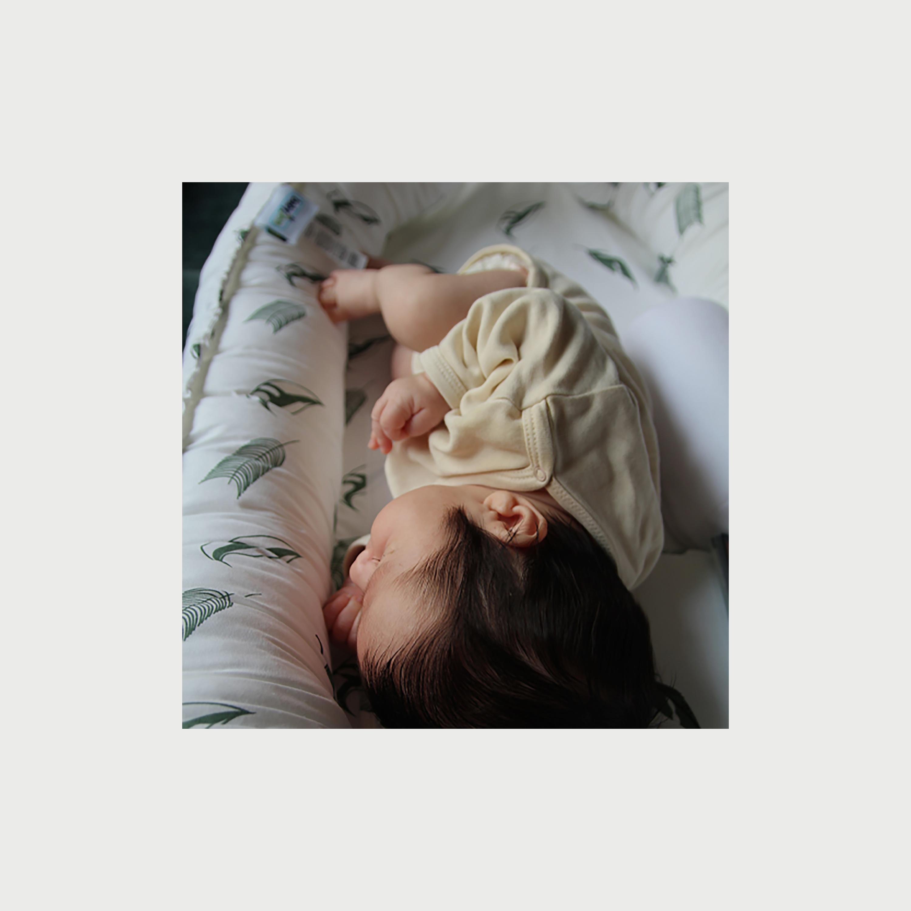 مهد أطفال مع وسائد داعمة من بيبي جيم-baby-nursery-babybedding-image-14