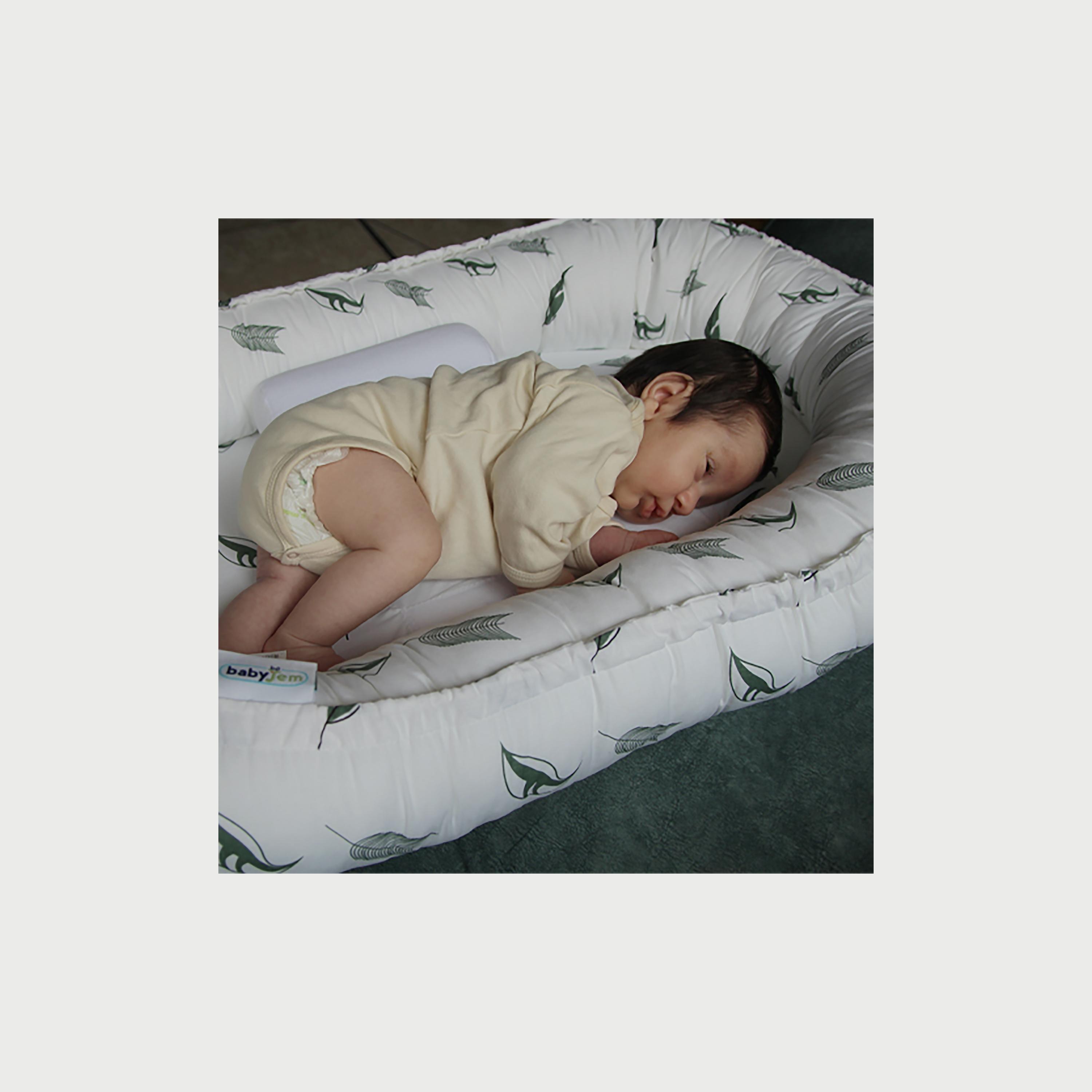 مهد أطفال مع وسائد داعمة من بيبي جيم-baby-nursery-babybedding-image-17