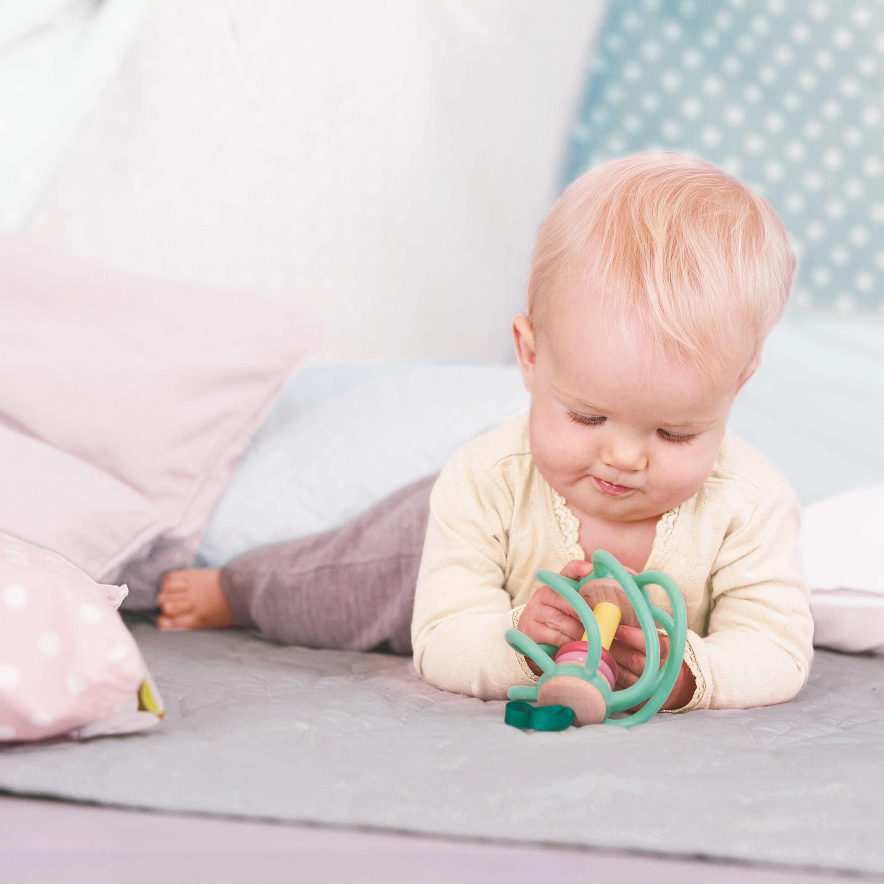 Hape Apple Grab Baby Toy-toys-babyandtoddlertoys-learningtoys-image-4