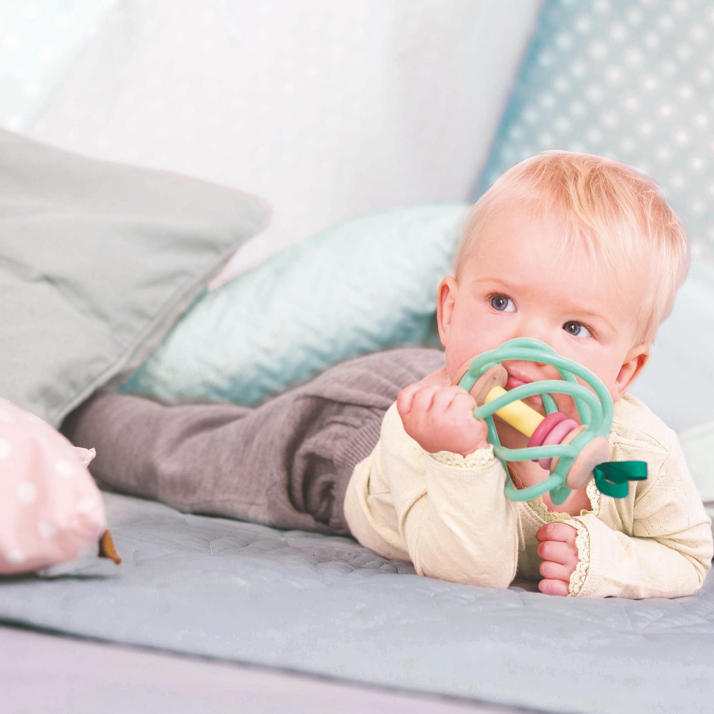 Hape Apple Grab Baby Toy-toys-babyandtoddlertoys-learningtoys-image-5