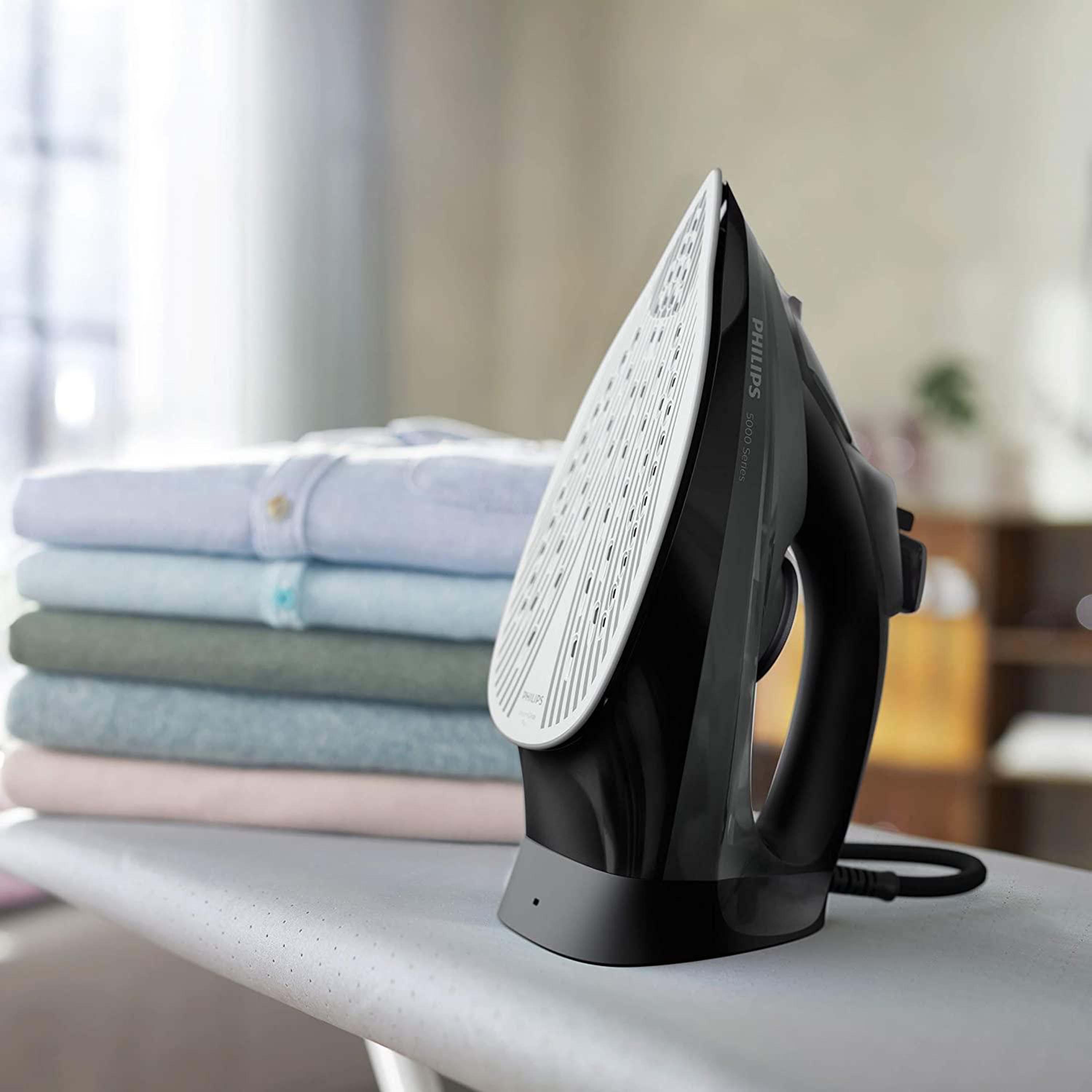 Philips 5000 Series Steam Iron Black | DST5040-household-appliances-homeappliances-ironandsteamers-image-2