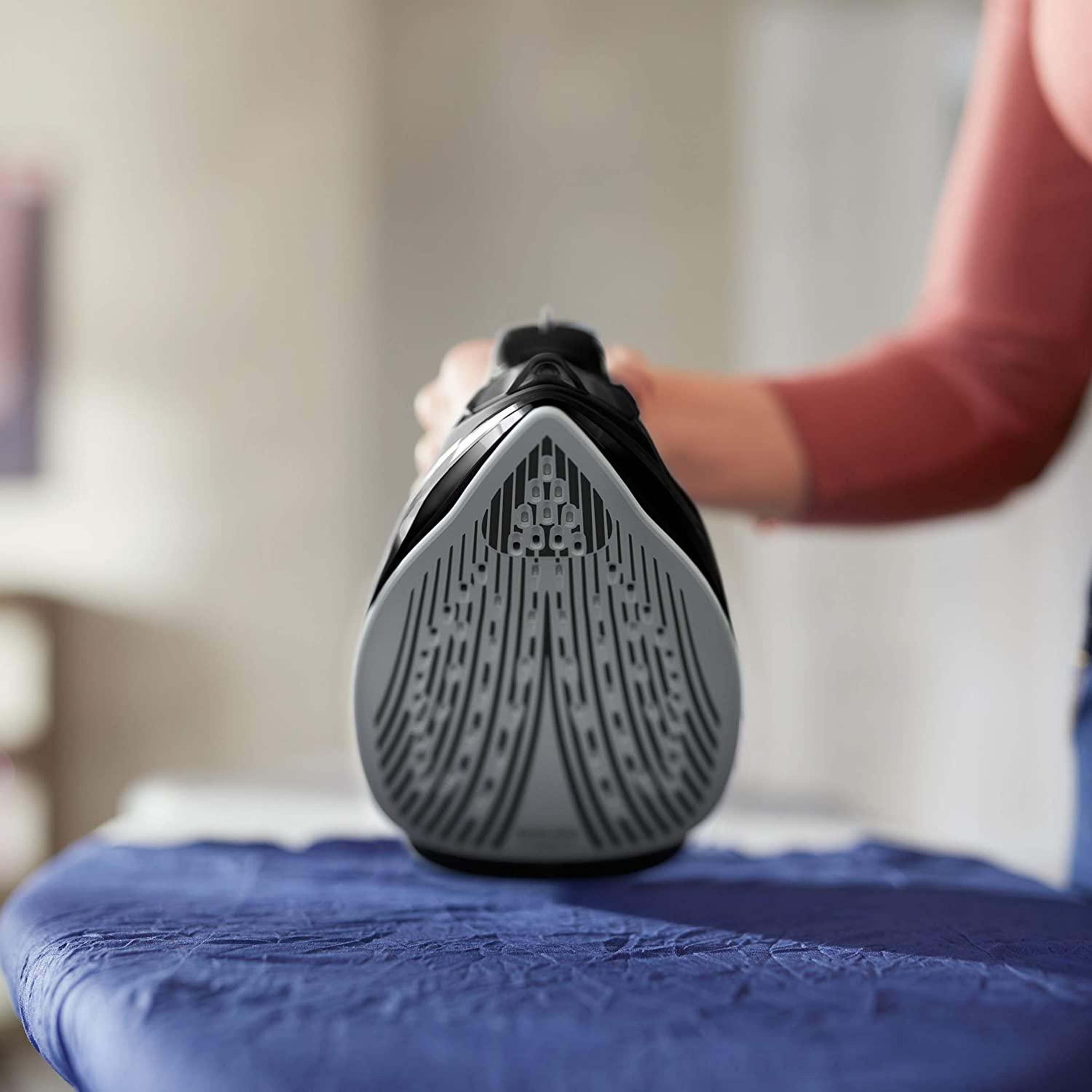 Philips 5000 Series Steam Iron Black | DST5040-household-appliances-homeappliances-ironandsteamers-image-3