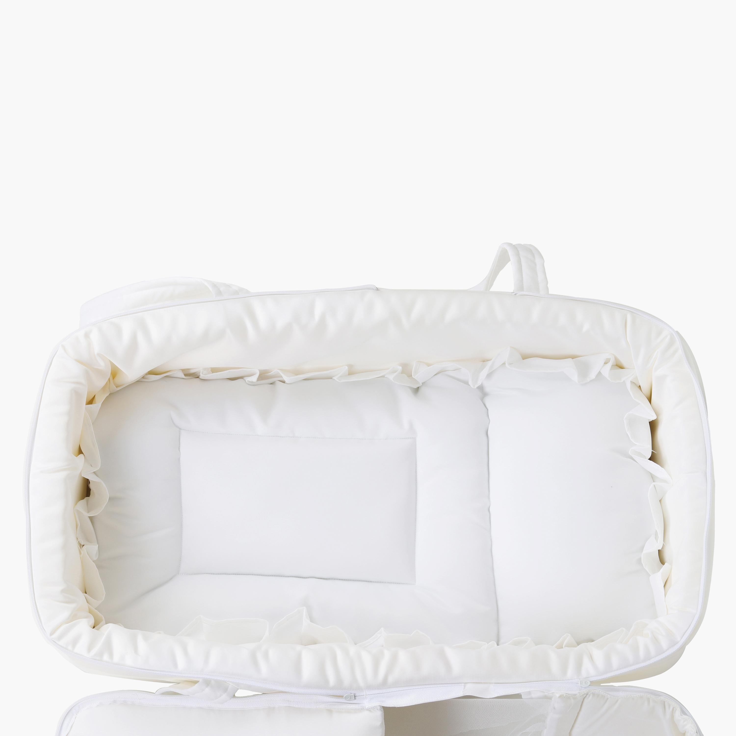 سرير أطفال محمول وحقيبة نوم قابل للطي ليتل أنجل، الأبيض والكريمي-baby-nursery-blanketsandswaddles-swaddlesandsleepingbags-image-4