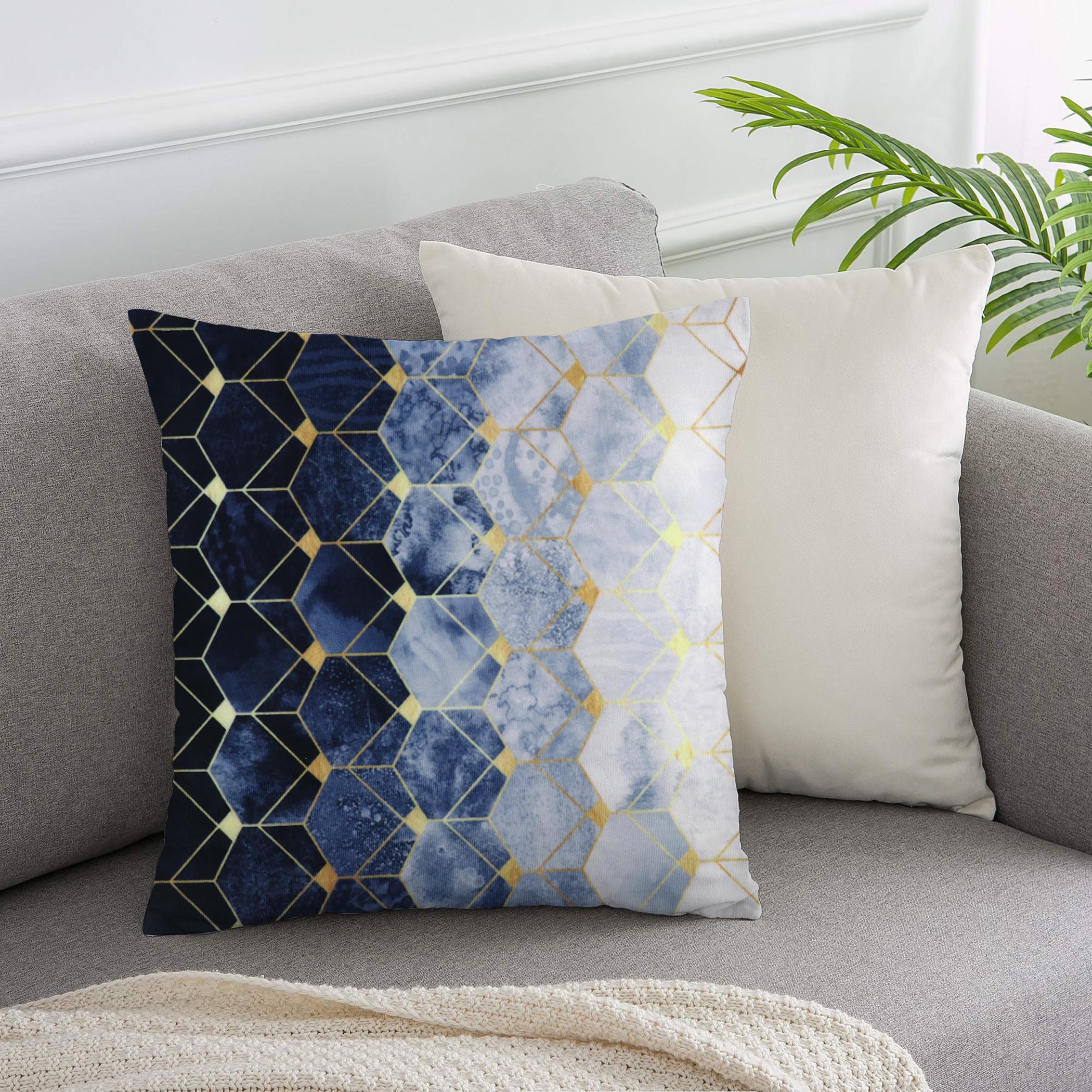 وسادة محشوة بطبعات رقميّة من آلتيما  - 45x45 سم-hbxlivingroom-furnishings-cushionsandcovers-filledcushions-image-1