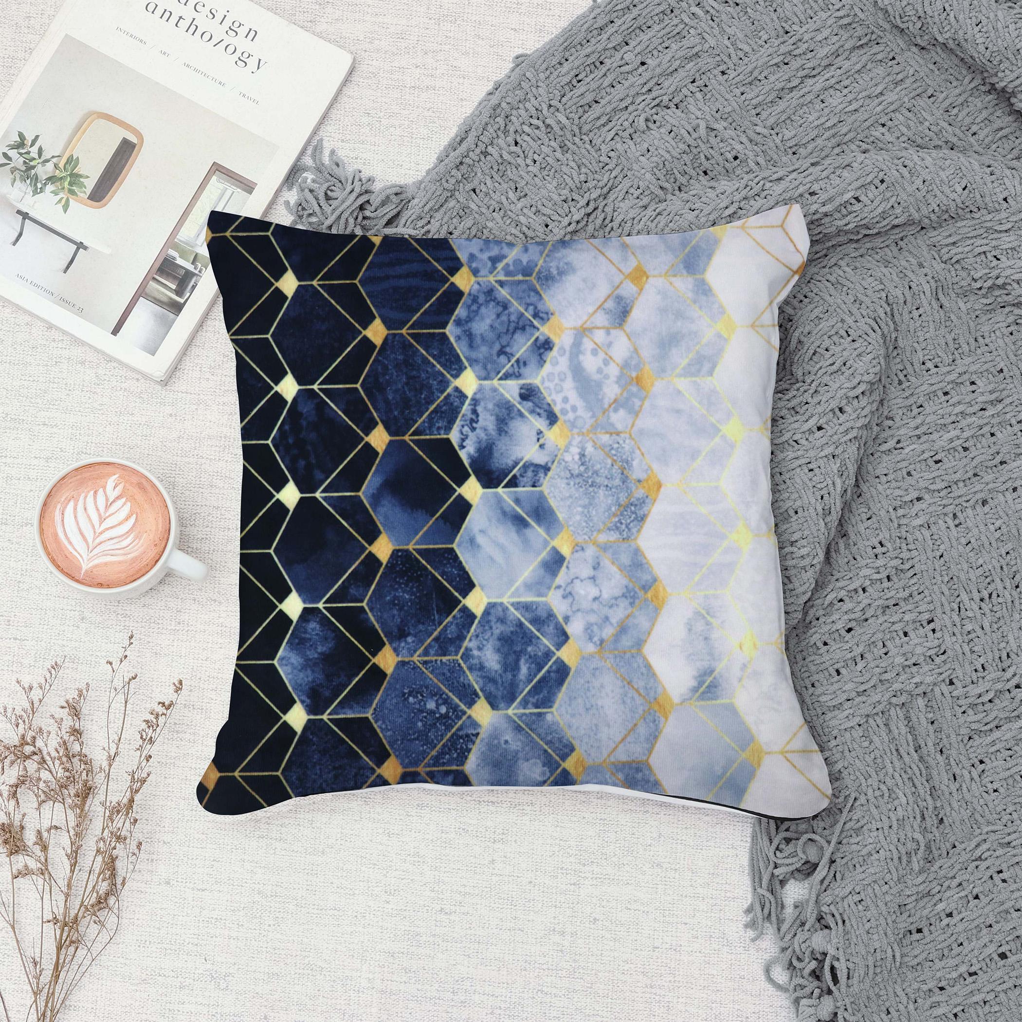 وسادة محشوة بطبعات رقميّة من آلتيما  - 45x45 سم-hbxlivingroom-furnishings-cushionsandcovers-filledcushions-image-3