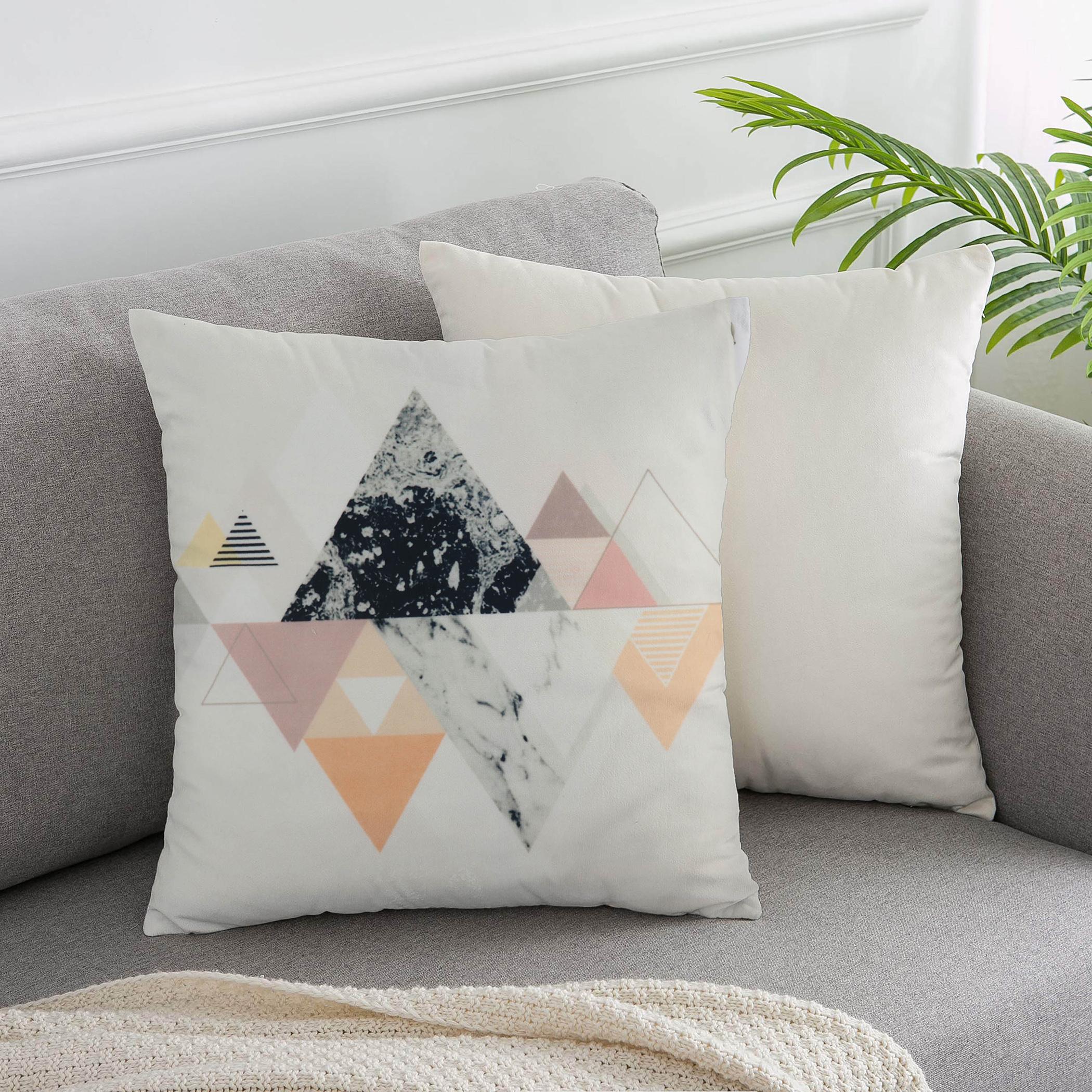 وسادة محشوة بطبعات رقميّة من آلتيما  - 45x45 سم-hbxlivingroom-furnishings-cushionsandcovers-filledcushions-image-1