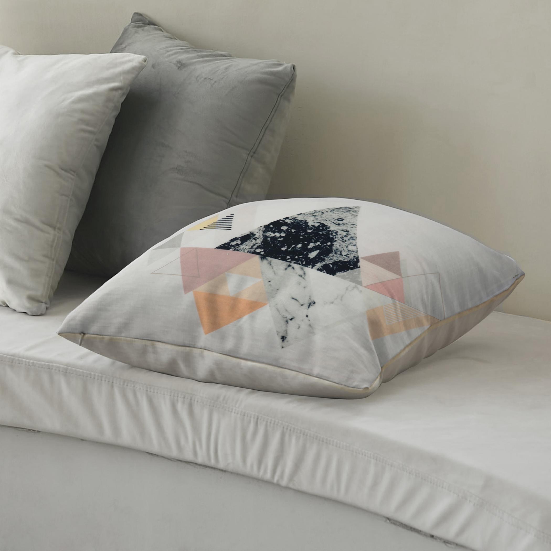 وسادة محشوة بطبعات رقميّة من آلتيما  - 45x45 سم-hbxlivingroom-furnishings-cushionsandcovers-filledcushions-image-2