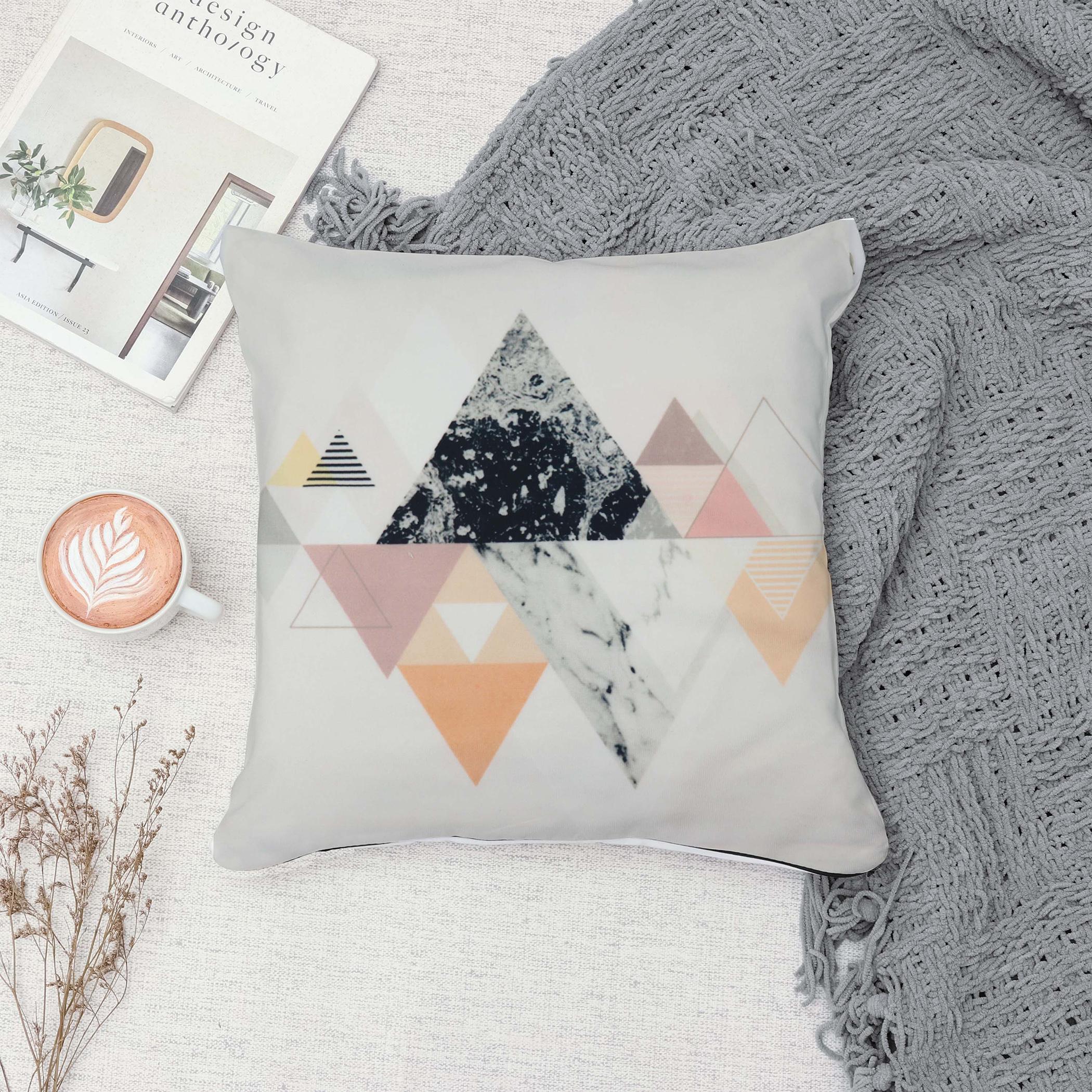 وسادة محشوة بطبعات رقميّة من آلتيما  - 45x45 سم-hbxlivingroom-furnishings-cushionsandcovers-filledcushions-image-3