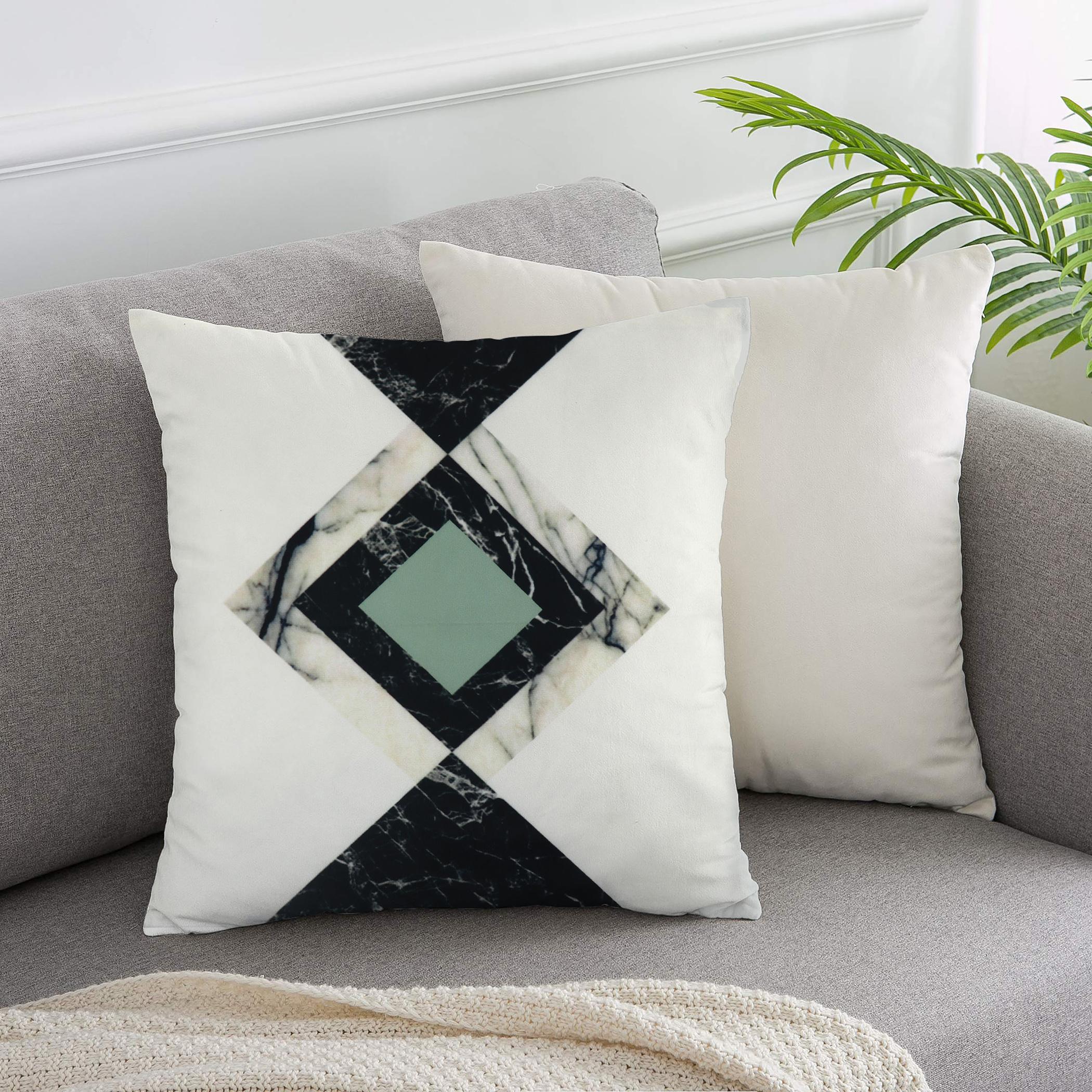 وسادة محشوة بطبعات رقميّة من آلتيما  - 45x45 سم-hbxlivingroom-furnishings-cushionsandcovers-filledcushions-image-1