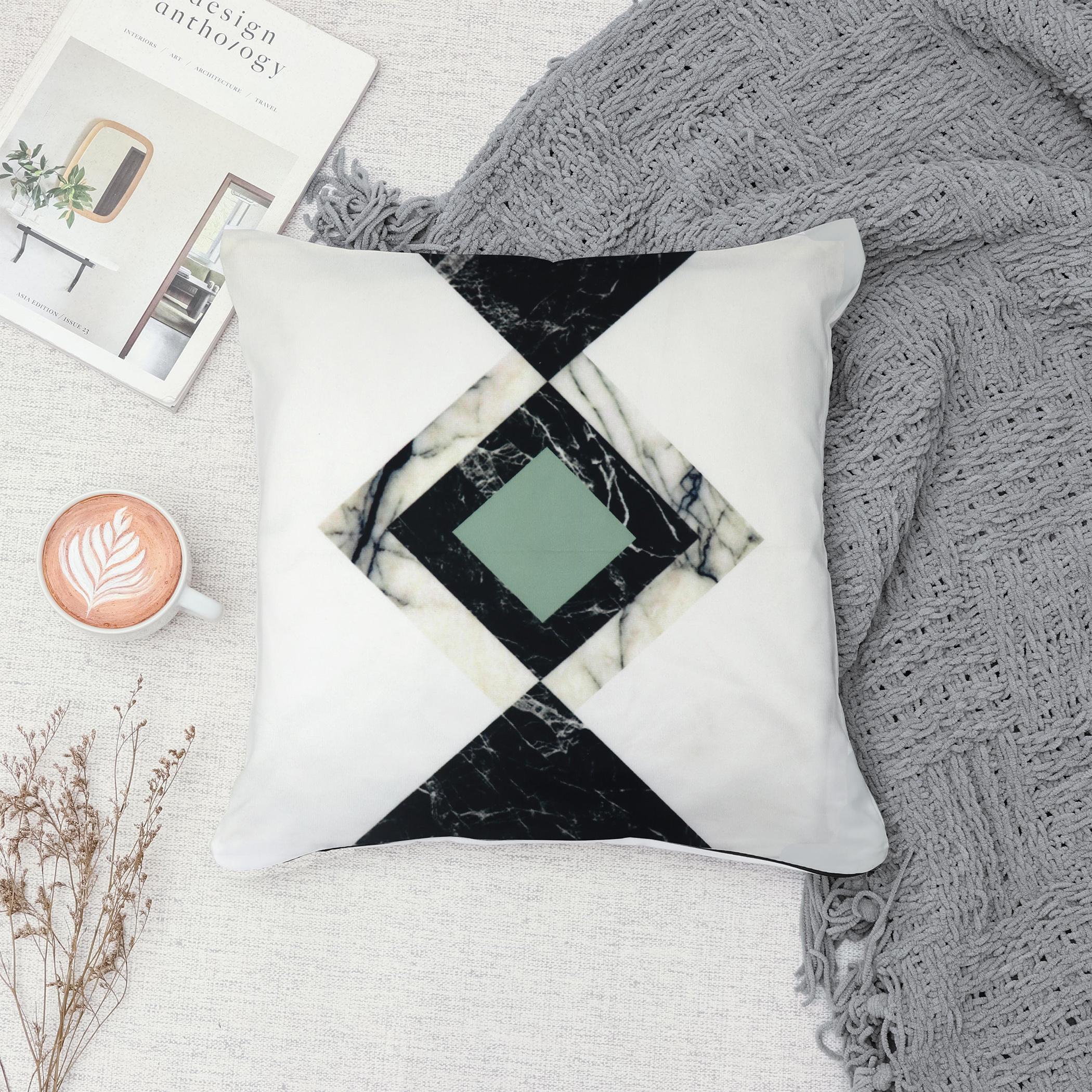 وسادة محشوة بطبعات رقميّة من آلتيما  - 45x45 سم-hbxlivingroom-furnishings-cushionsandcovers-filledcushions-image-3