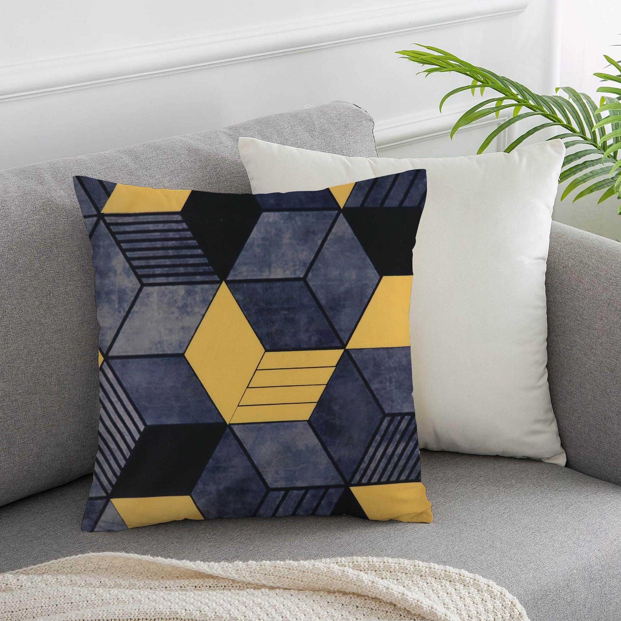 وسادة محشوة بطبعات رقميّة من آلتيما  - 45x45 سم-hbxlivingroom-furnishings-cushionsandcovers-filledcushions-image-1