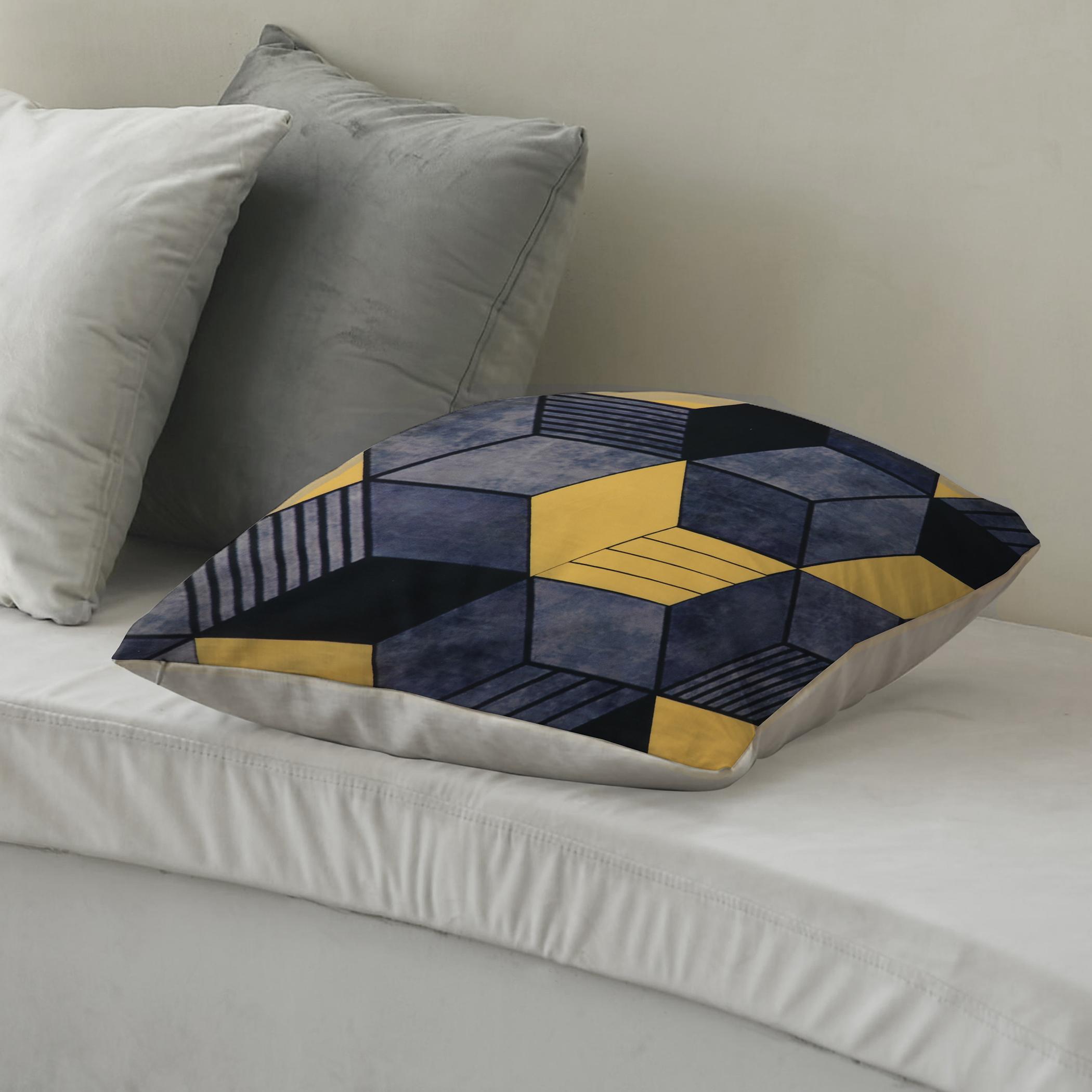 وسادة محشوة بطبعات رقميّة من آلتيما  - 45x45 سم-hbxlivingroom-furnishings-cushionsandcovers-filledcushions-image-2