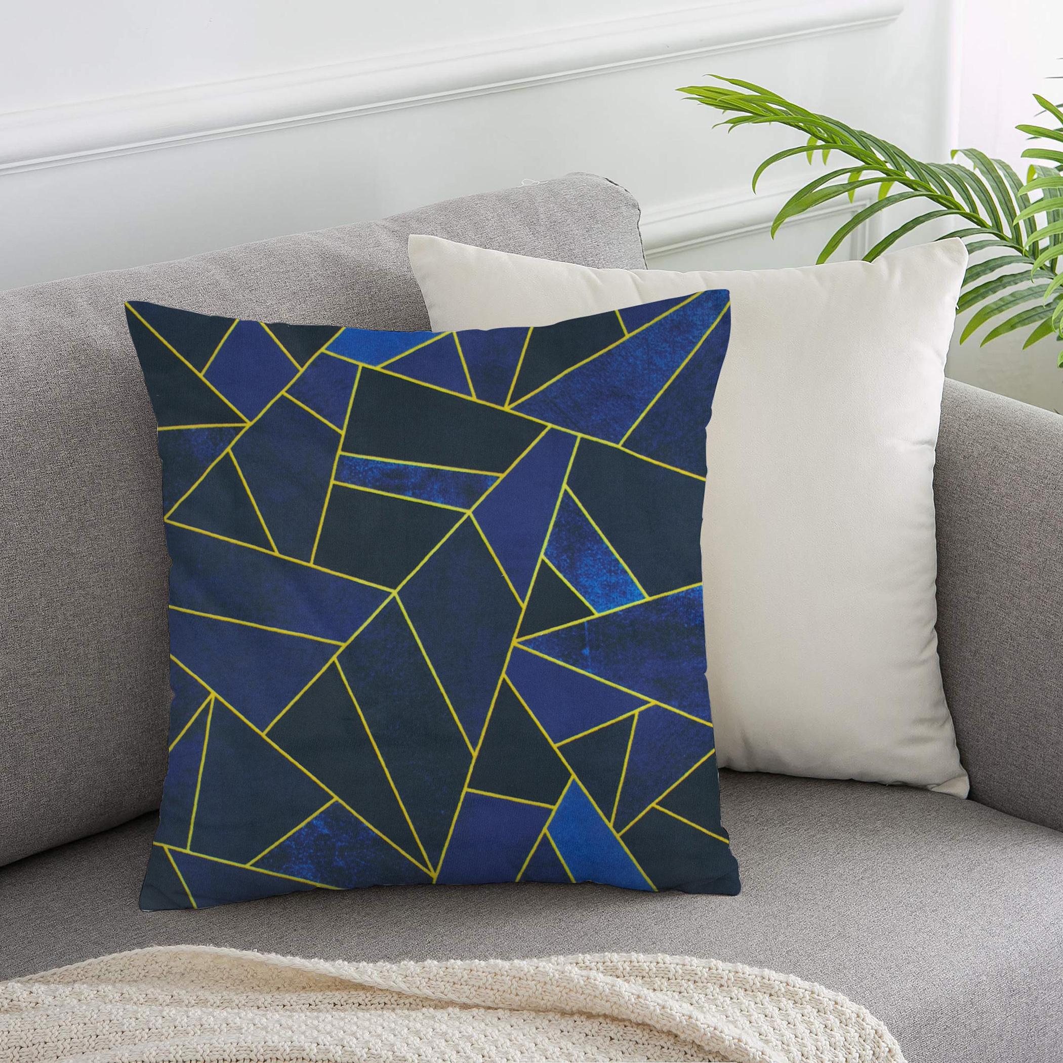 وسادة محشوة بطبعات رقميّة من آلتيما  - 45x45 سم-hbxlivingroom-furnishings-cushionsandcovers-filledcushions-image-1