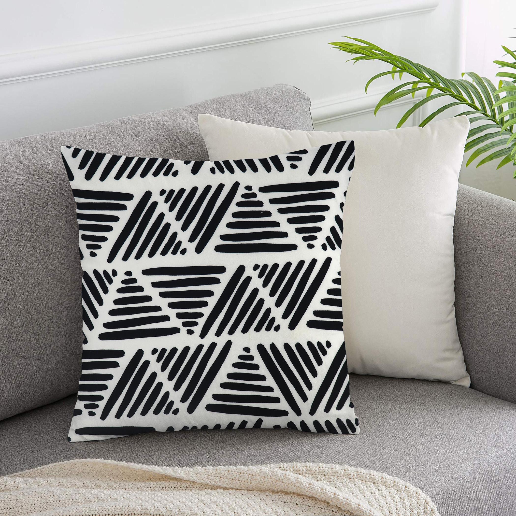 وسادة محشوة بطبعات رقميّة من آلتيما  - 45x45 سم-hbxlivingroom-furnishings-cushionsandcovers-filledcushions-image-1