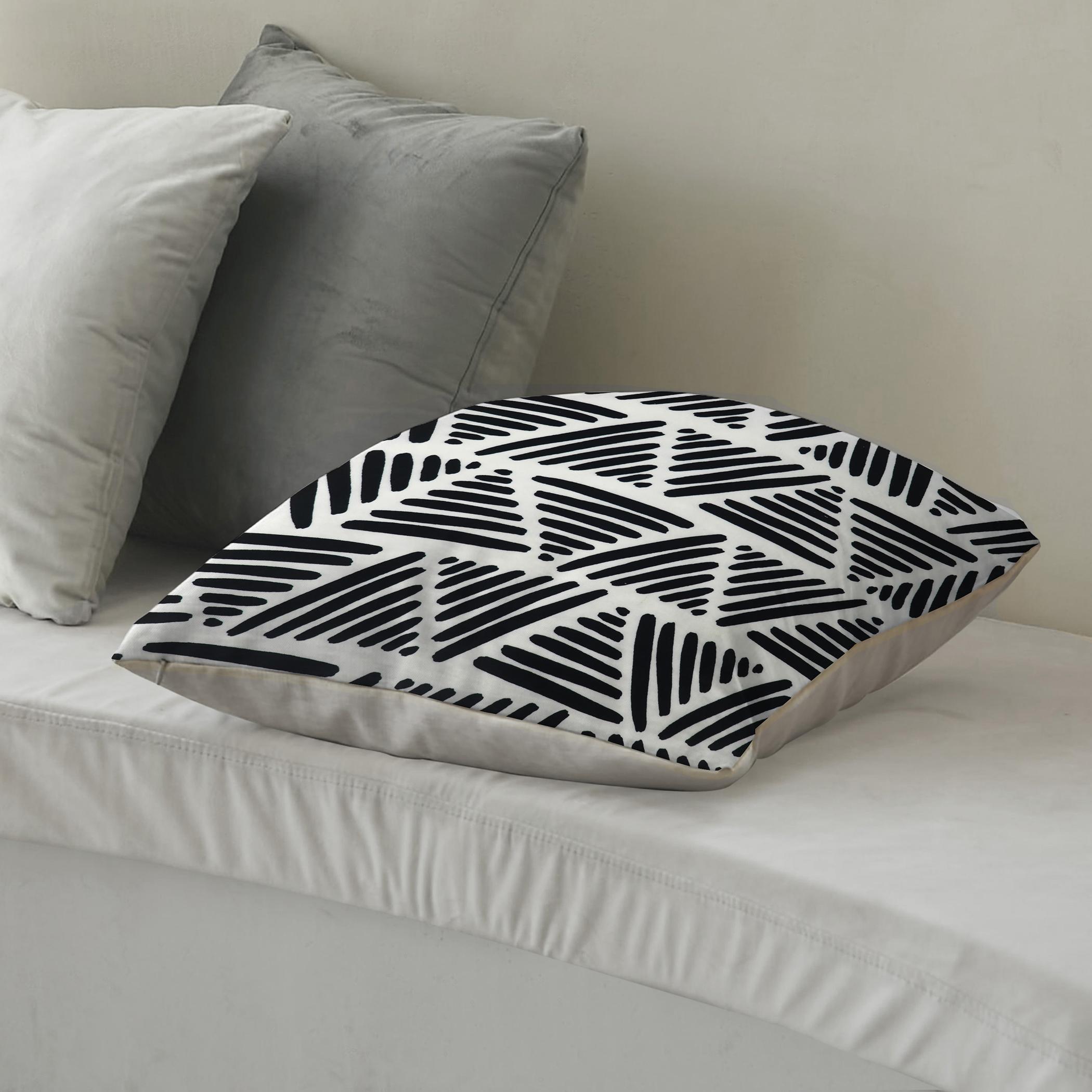 وسادة محشوة بطبعات رقميّة من آلتيما  - 45x45 سم-hbxlivingroom-furnishings-cushionsandcovers-filledcushions-image-2
