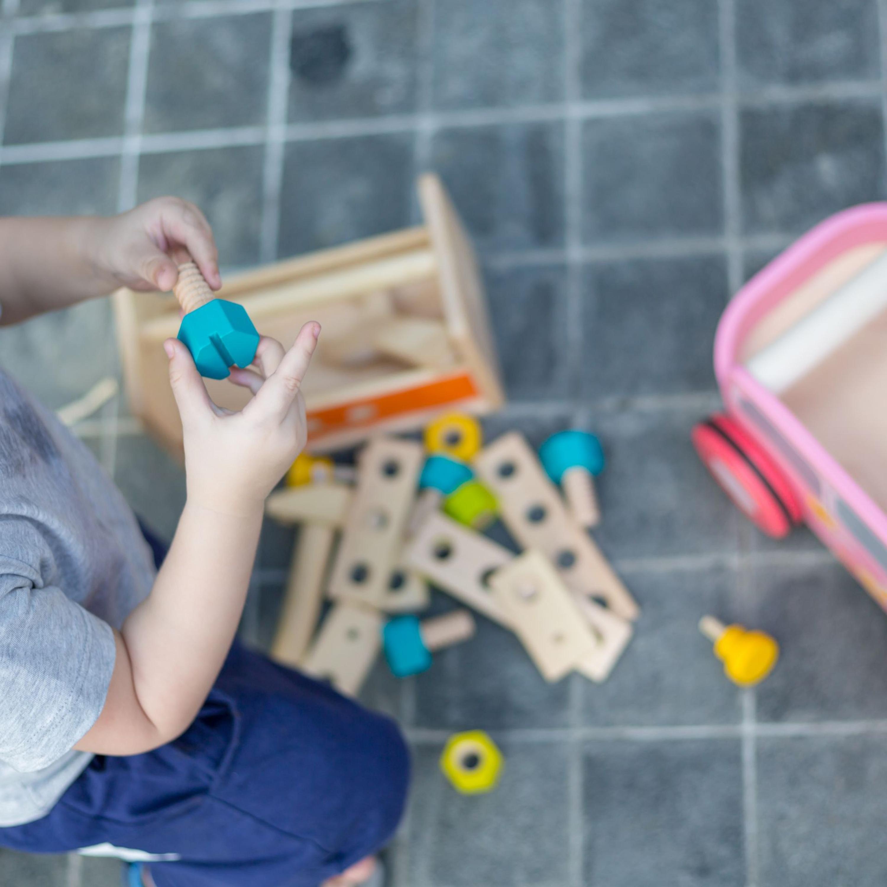 PlanToys Robot Tool Box-toys-actionfigures-image-1