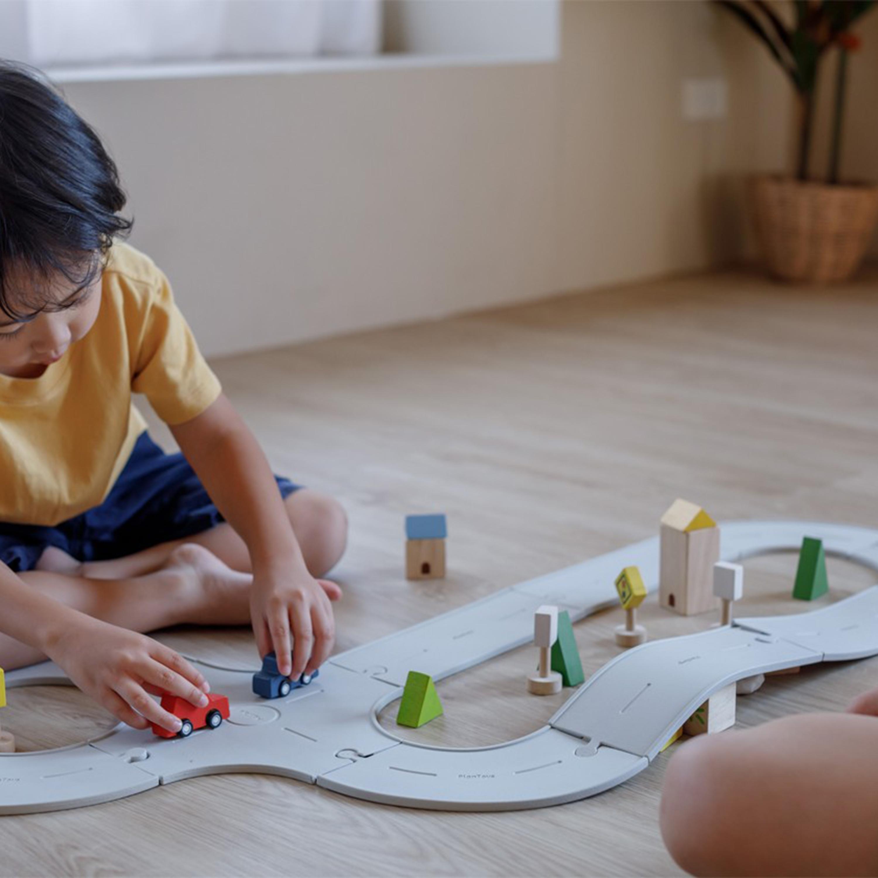 PlanToys Road & Rail - Rubber-toys-playvehicles-vehicleplaysets-image-5