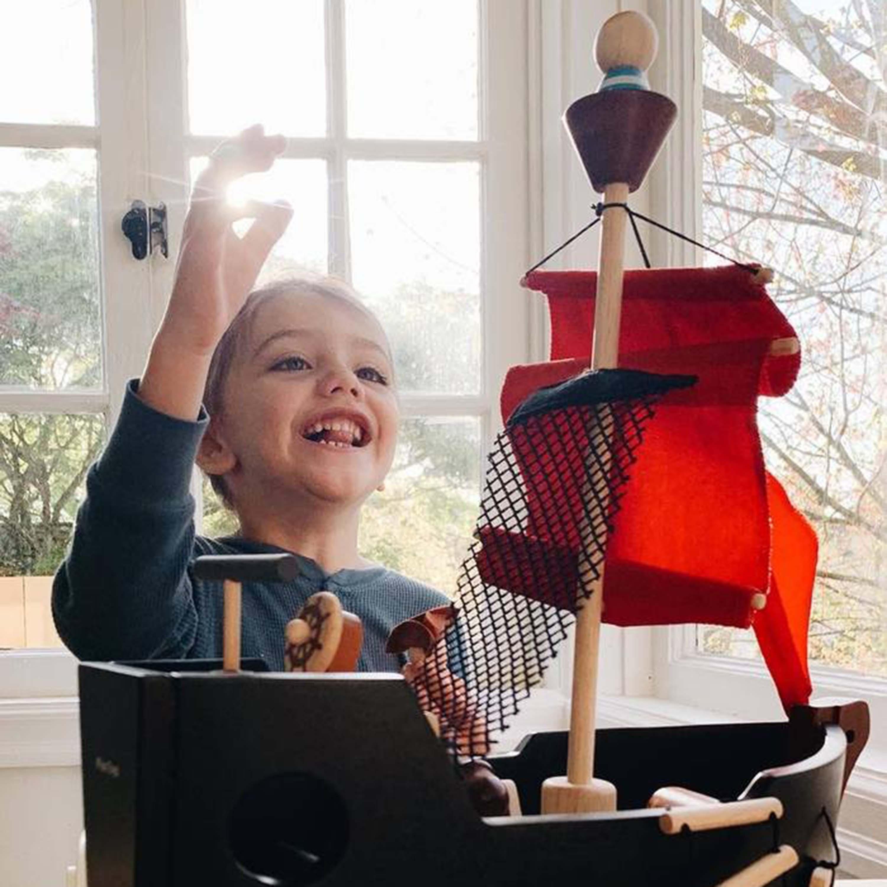 PlanToys Pirate Ship-toys-remotecontrolledcars-image-3