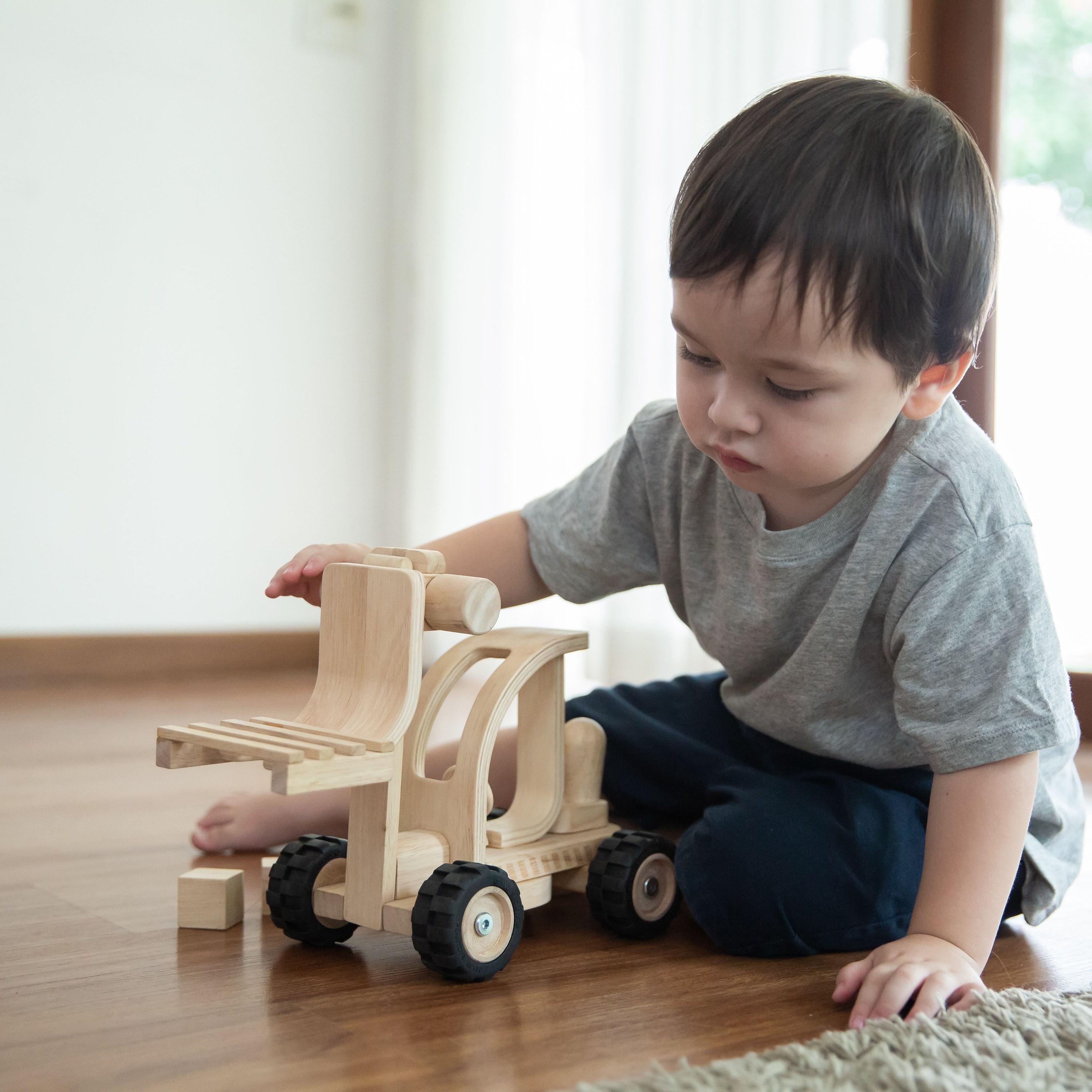 PlanToys Forklift-toys-playvehicles-vehicleplaysets-image-5