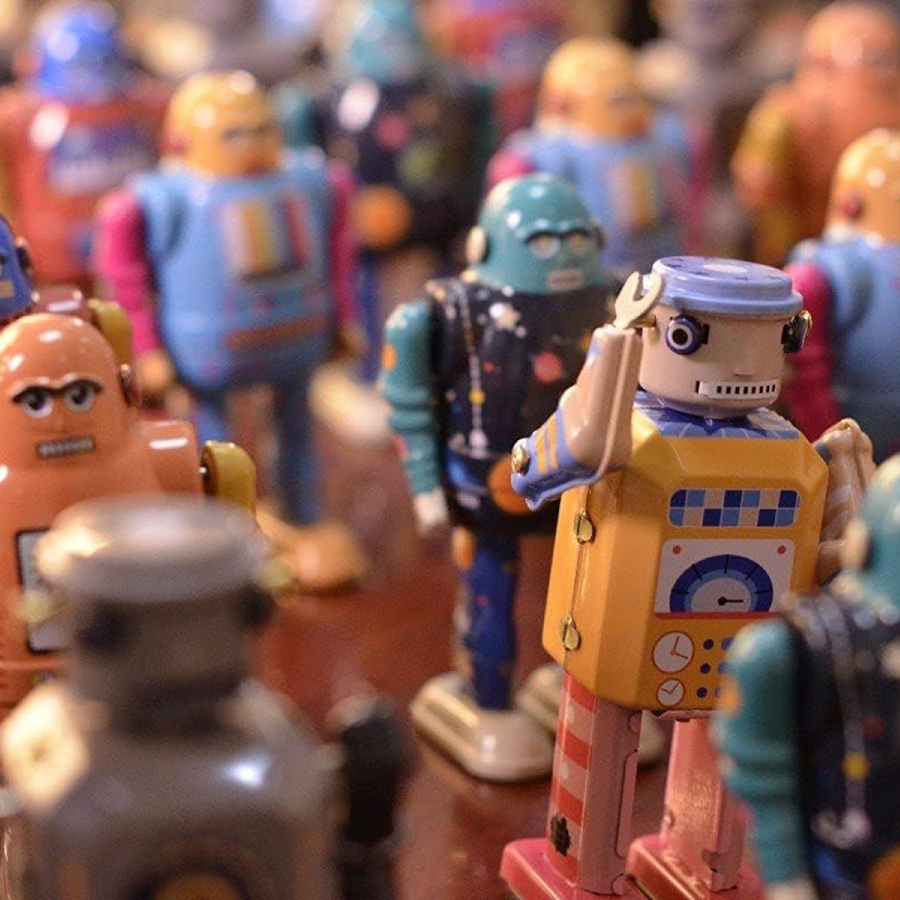 Mr & Mrs Tin Time Bot-toys-remotecontrolledvehicles-robots-image-4