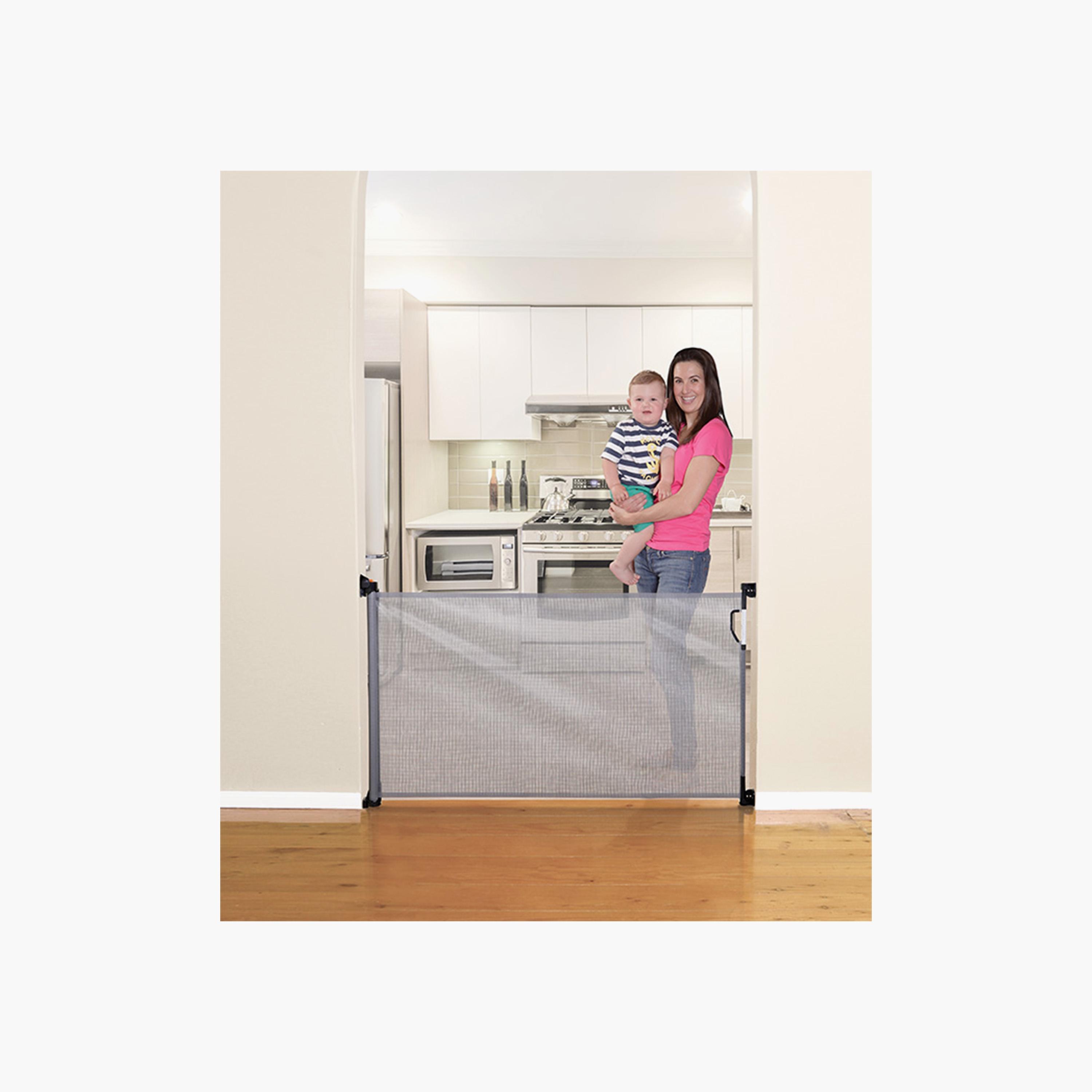 Dreambaby Retractable Baby Safety Gate-baby-healthandsafety-babyproofing-image-1