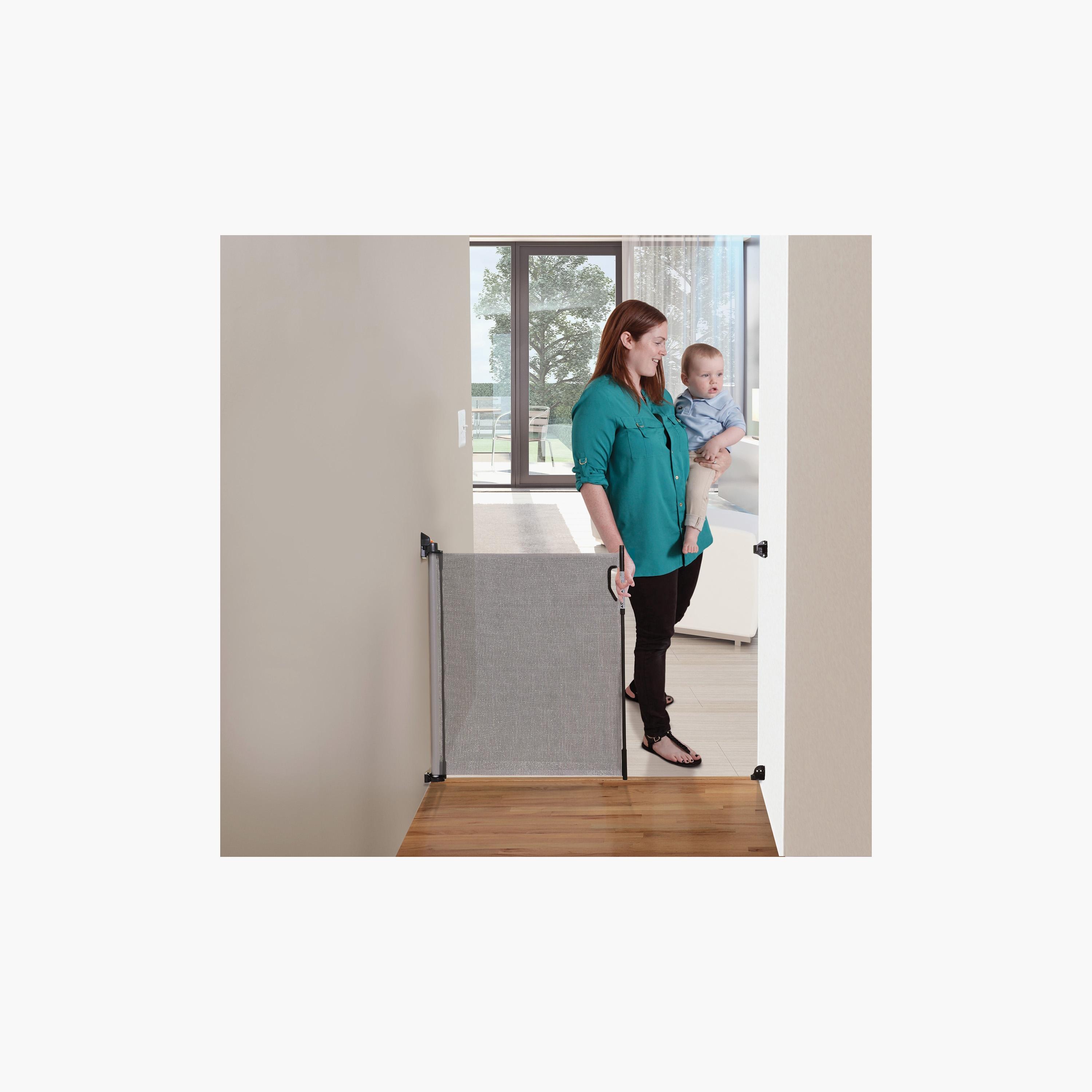 Dreambaby Retractable Baby Safety Gate-baby-healthandsafety-babyproofing-image-2