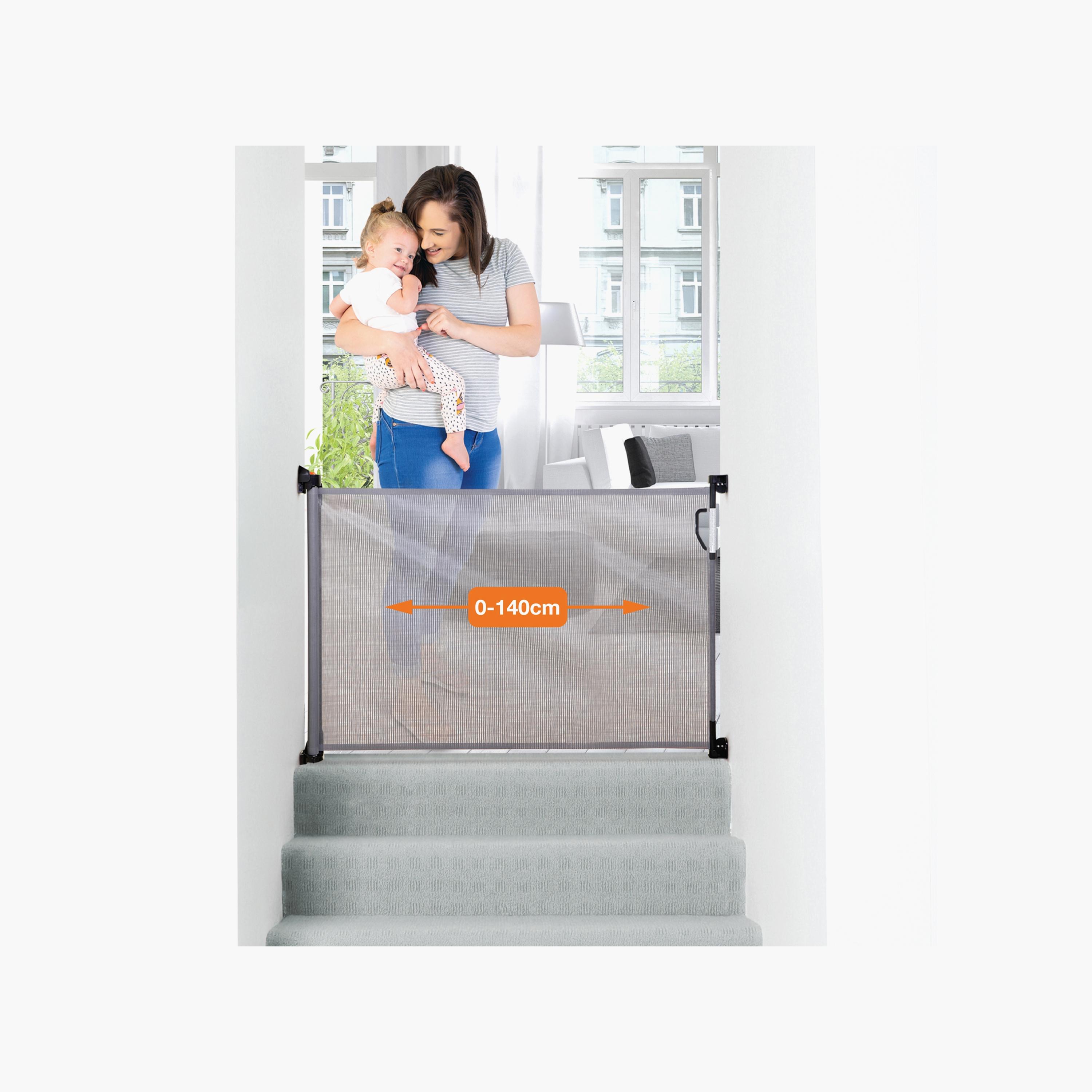 Dreambaby Retractable Baby Safety Gate-baby-healthandsafety-babyproofing-image-3